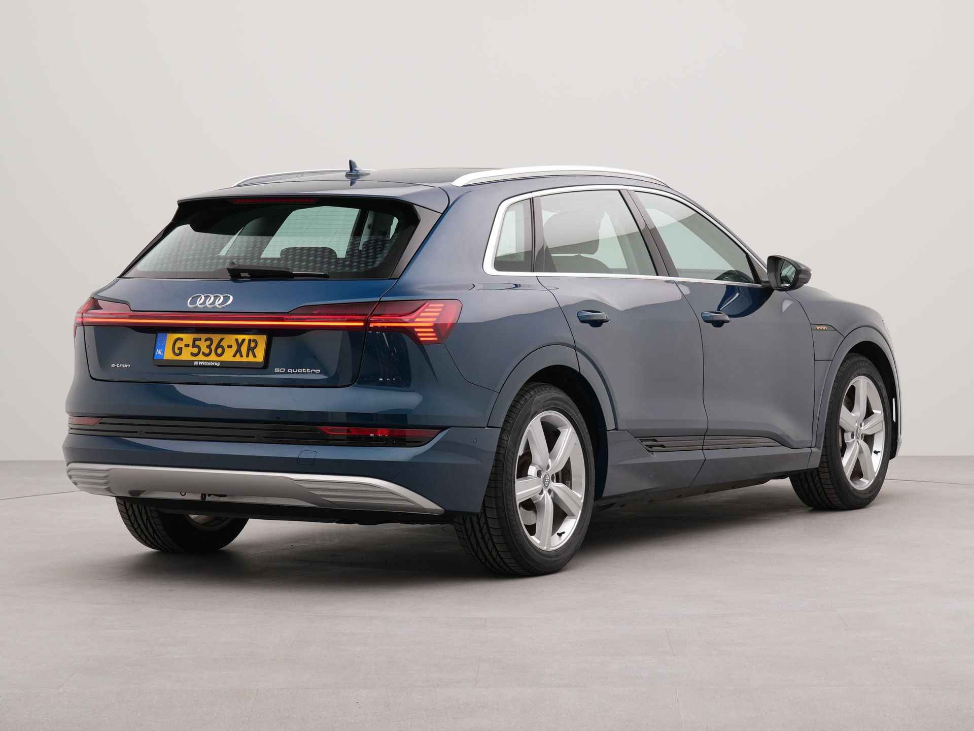 Audi e-tron e-tron 50 quattro Launch edition plus 71 kWh | Appconnect | Autom. schuif-kantel dak | Lederen bekleding | Parkeersensoren voor en achter | Electr.verstelbare voorstoelen | Bestuurdersstoel verwarmd | Navigatie |  Climatronic | - 9/46