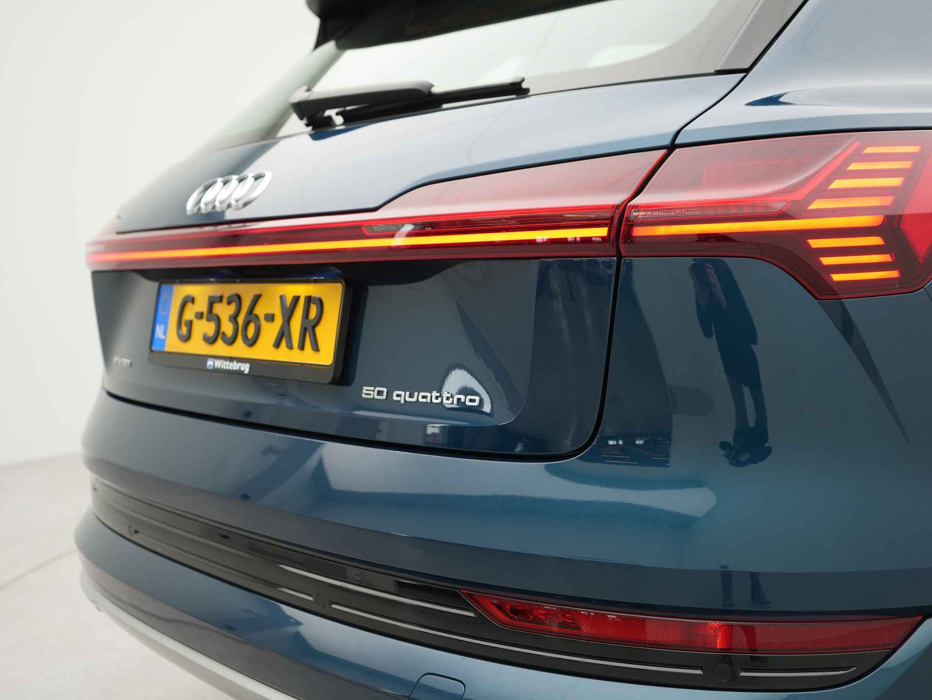 Audi e-tron e-tron 50 quattro Launch edition plus 71 kWh | Appconnect | Autom. schuif-kantel dak | Lederen bekleding | Parkeersensoren voor en achter | Electr.verstelbare voorstoelen | Bestuurdersstoel verwarmd | Navigatie |  Climatronic | - 31/46