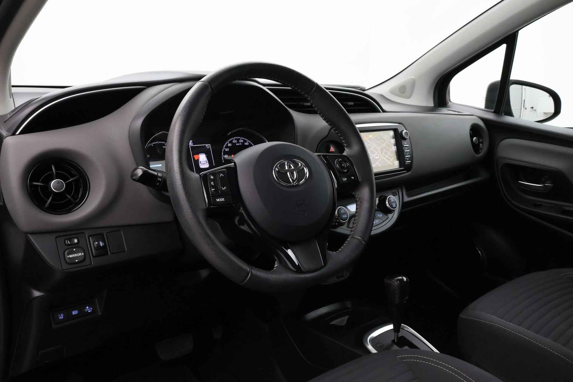 Toyota Yaris 1.5 Hybrid Active | Navigatie | Camera | Clima | Cruise Control - 2/33