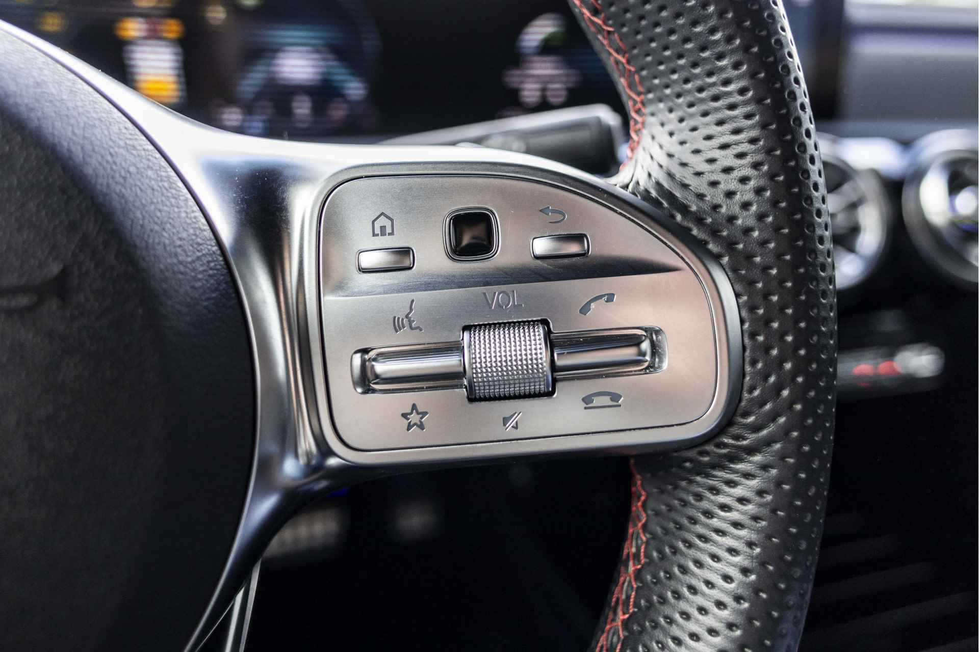 Mercedes-Benz CLA-Klasse Shooting Brake 200 Business Solution AMG | NL Auto | Ambient | Keyless | Carplay | DAB - 28/40