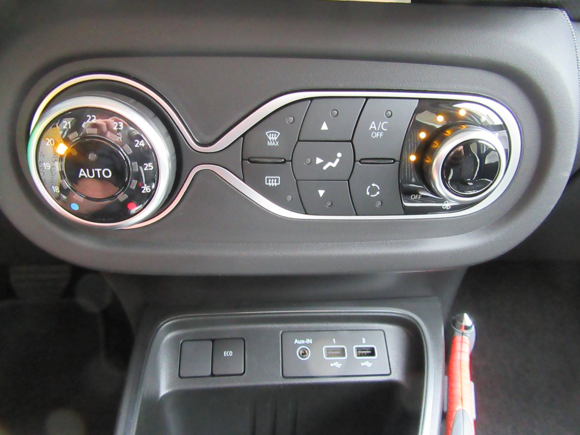 Renault Twingo Z.E. R80 Intens Navigatie ( 15.950 € MET SUBSIDIE) Camera Park.sensoren Stoelverwarming Lichtm.velgen - 3/18