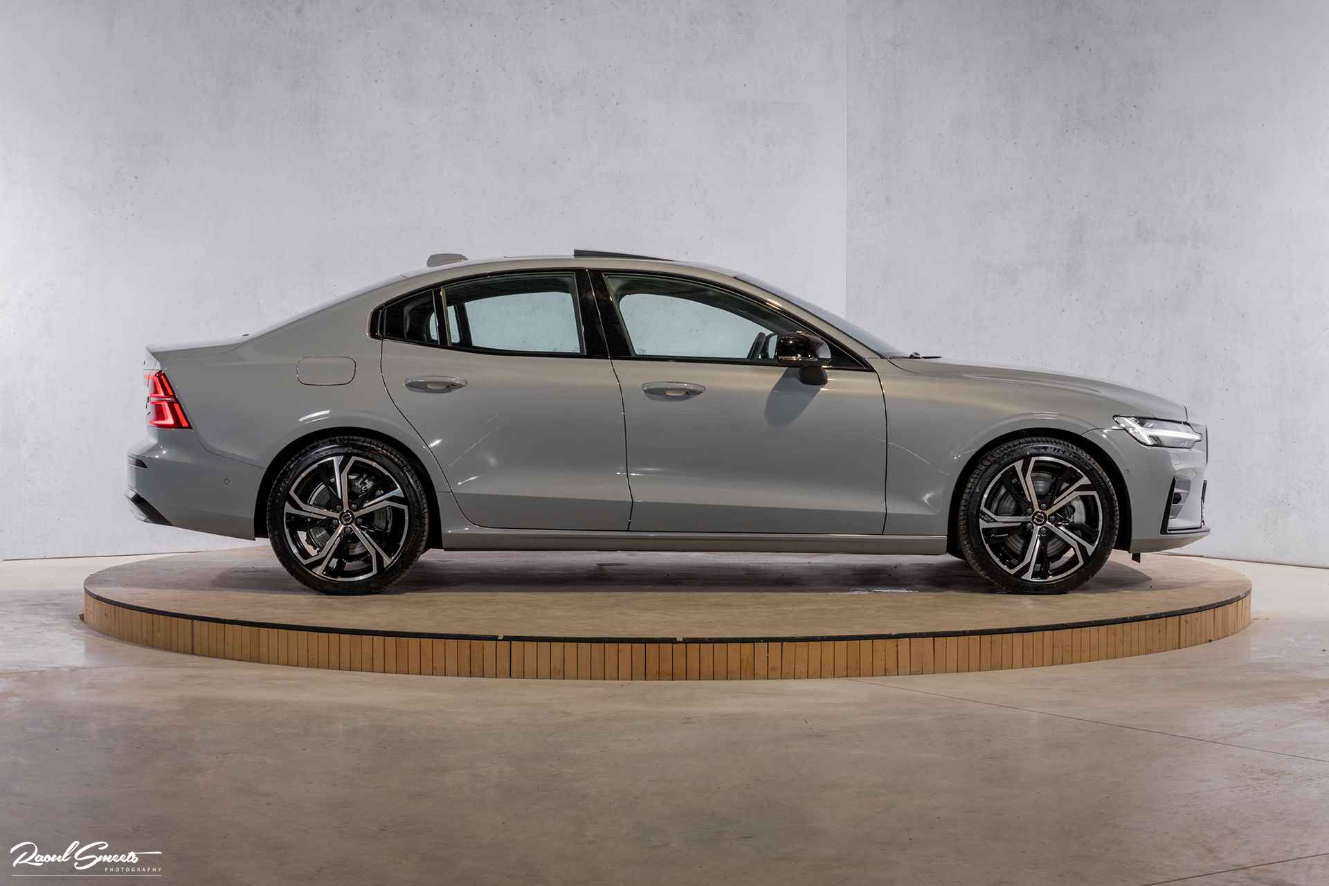 Volvo S60 2.0 B5 AWD Ultimate Dark | R-Design | Google | Apple carplay | Memory stoelen | Premium audio | - 5/57