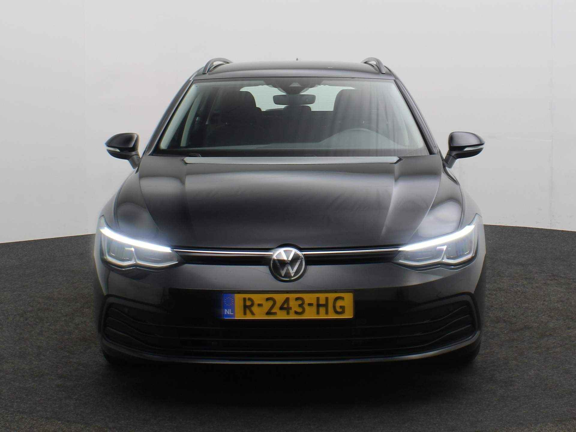 Volkswagen GOLF Variant Life 1.0 TSI 110pk Adaptive cruise control, Navigatie, Airco, DAB, App connect, Bluetooth, Parkeersensoren, LED verlichting - 9/37