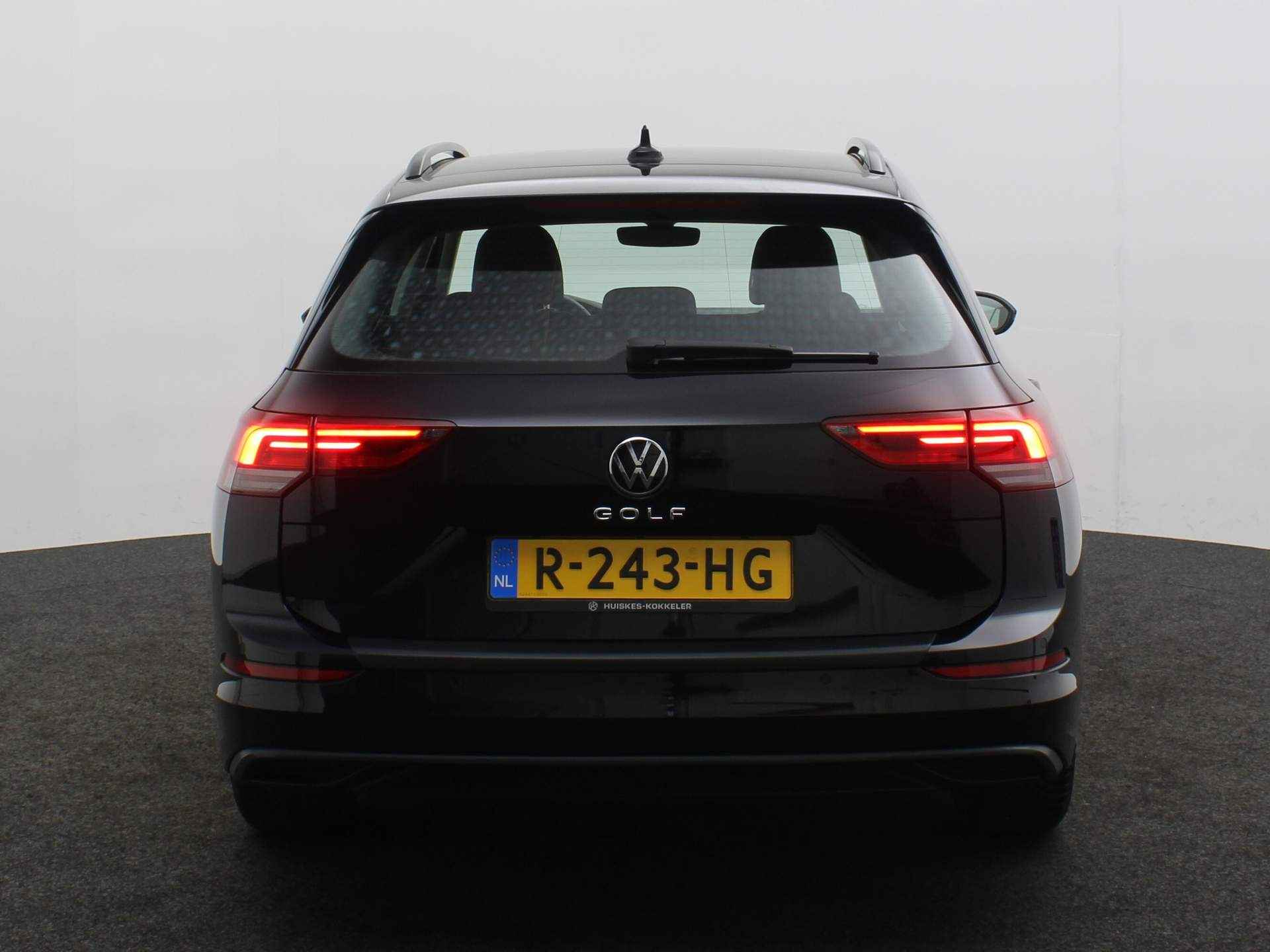 Volkswagen GOLF Variant Life 1.0 TSI 110pk Adaptive cruise control, Navigatie, Airco, DAB, App connect, Bluetooth, Parkeersensoren, LED verlichting - 10/37