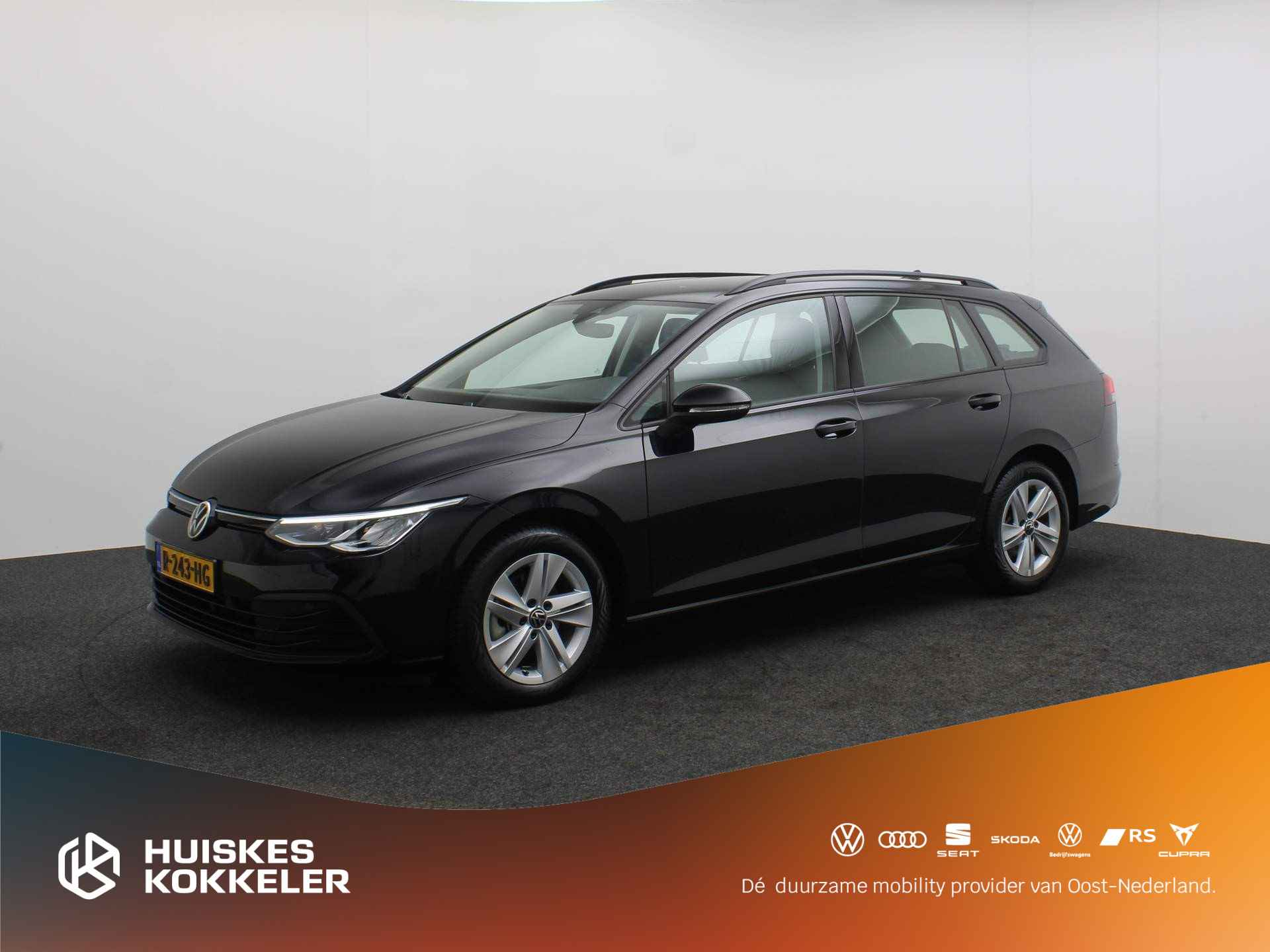 Volkswagen GOLF Variant Life 1.0 TSI 110pk Adaptive cruise control, Navigatie, Airco, DAB, App connect, Bluetooth, Parkeersensoren, LED verlichting - 1/37