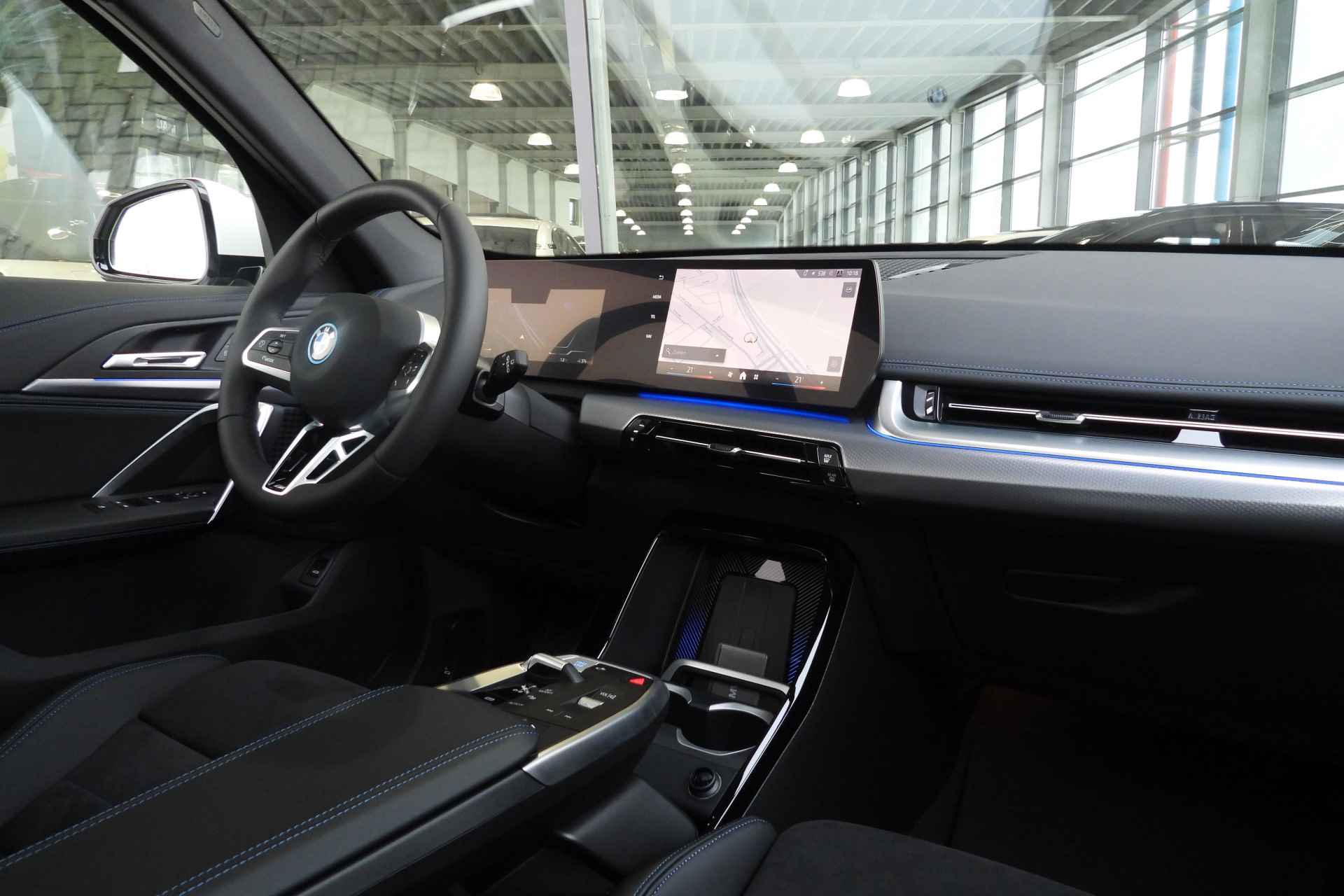 BMW iX1 eDrive20 High Executive M Sport / Panoramadak / Trekhaak / M Sportstoelen / Adaptieve LED / Parking Assistant / Comfort Access / M Adaptief onderstel - 34/48