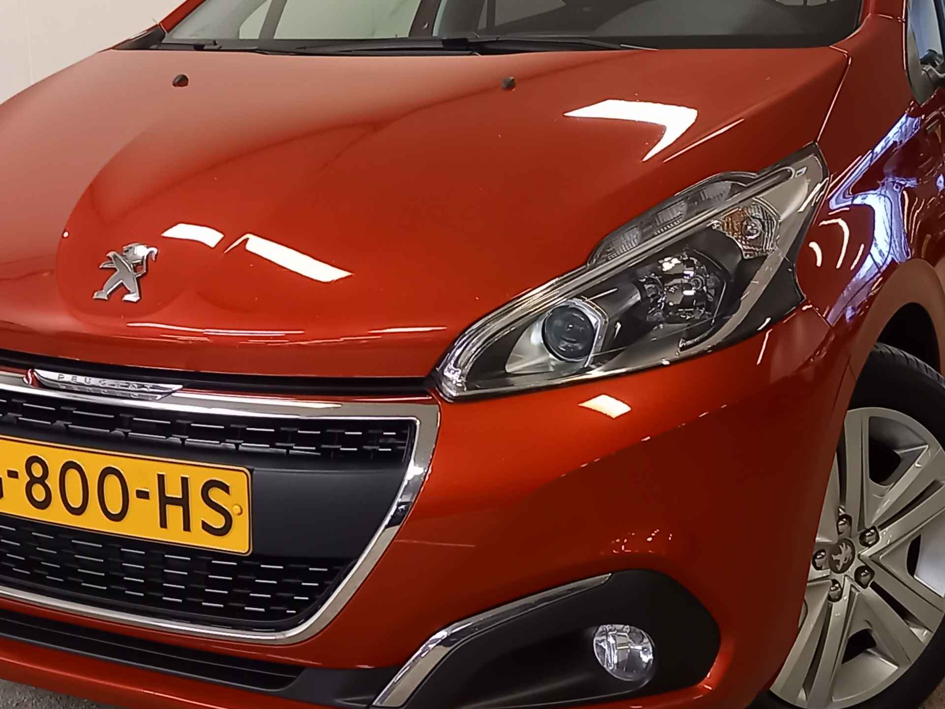 Peugeot 208 1.2 PureTech Signature inclusief trekhaak! - 18/37