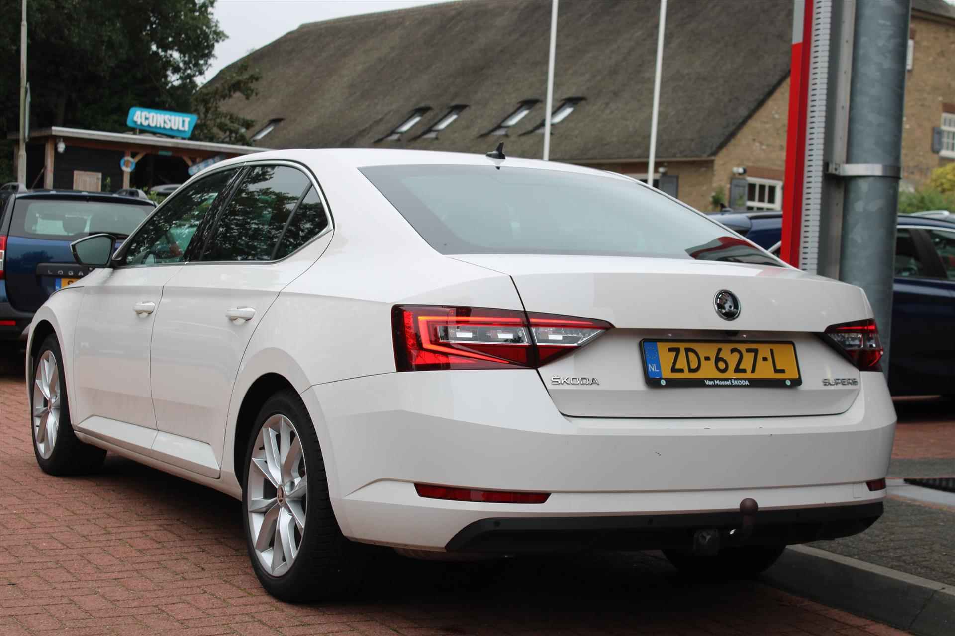 SKODA Superb 1.5 TSI *Business* | Trekhaak | Vol-Led | Camera | Navigatie | Carplay | Canton | Half-Leder | Stoelverwarming | - 4/20