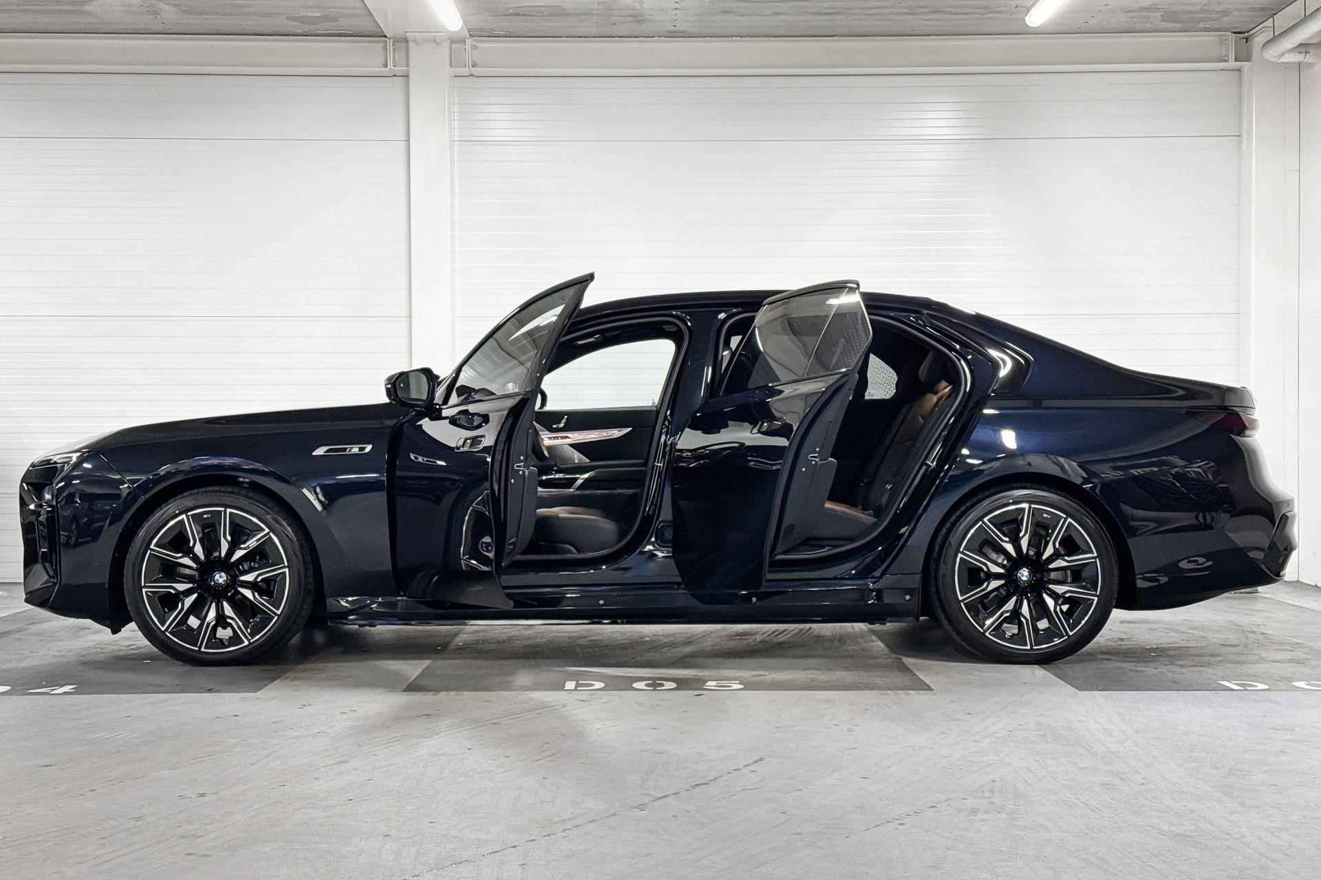 BMW i7 xDrive M70 | M-Sport Pro | M Performance Pack | Innovation Pack | Executive Drive Pro | Executive Pack | Bowers&Wilkins | Sky Lounge - 3/28