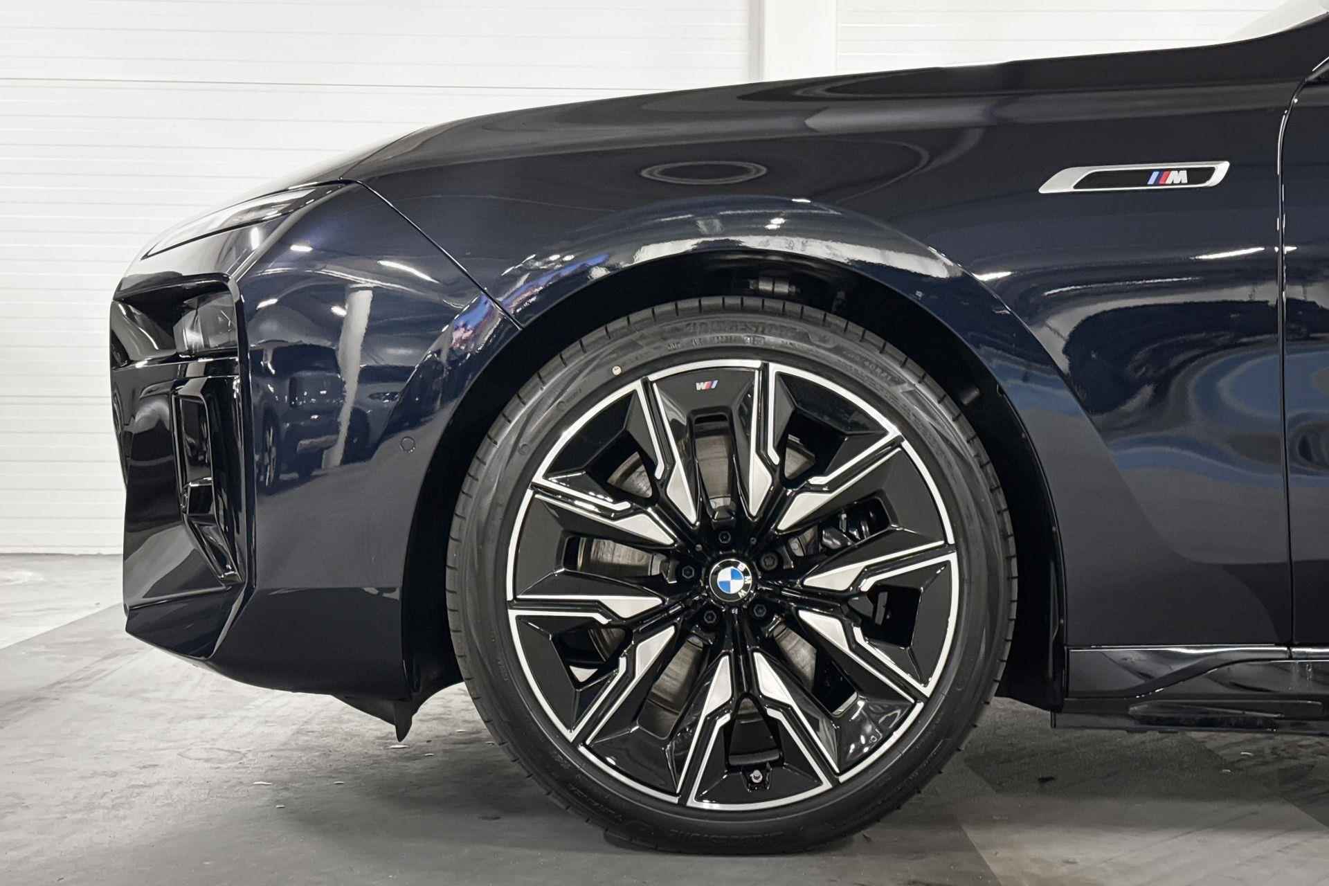 BMW i7 xDrive M70 | M-Sport Pro | M Performance Pack | Innovation Pack | Executive Drive Pro | Executive Pack | Bowers&Wilkins | Sky Lounge - 4/28
