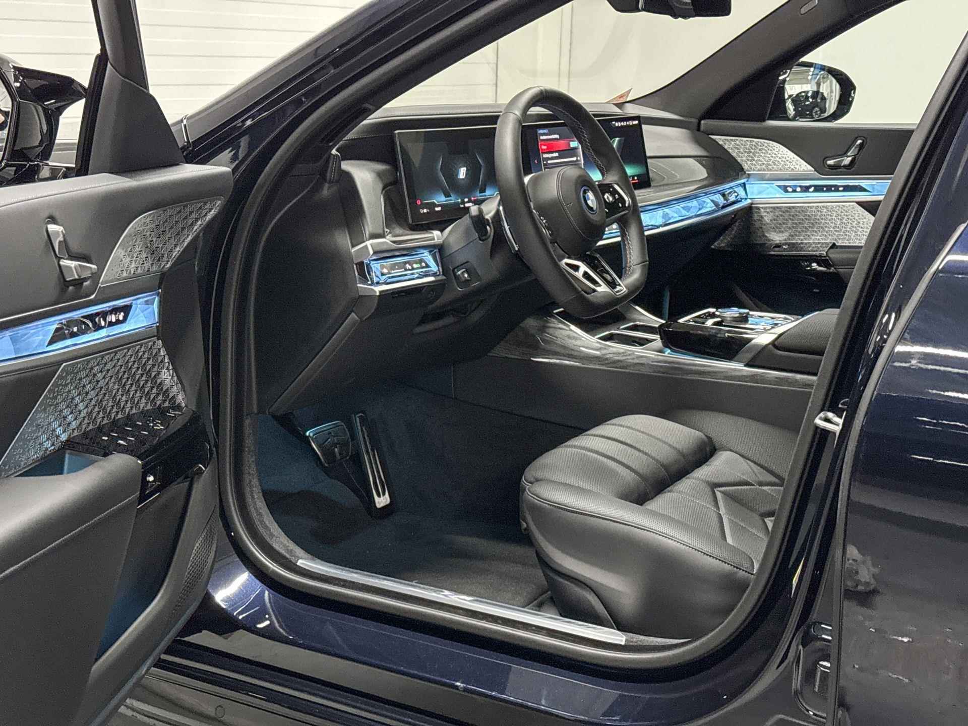 BMW i7 xDrive M70 | M-Sport Pro | M Performance Pack | Innovation Pack | Executive Drive Pro | Executive Pack | Bowers&Wilkins | Sky Lounge - 10/28