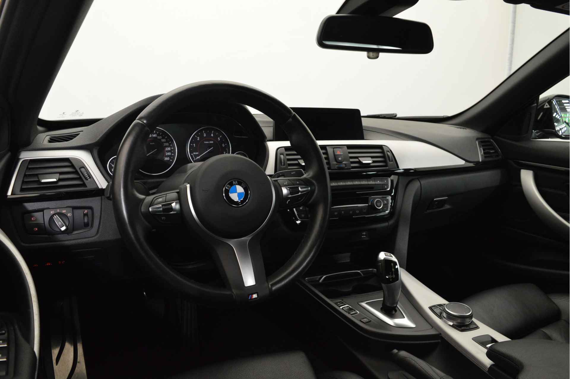 BMW 4 Serie Cabrio 420i High Executive M Sport Automaat / Achteruitrijcamera / Sportstoelen / Head-Up / Park Assistant / Comfort Access / Navigatie Professional - 10/26