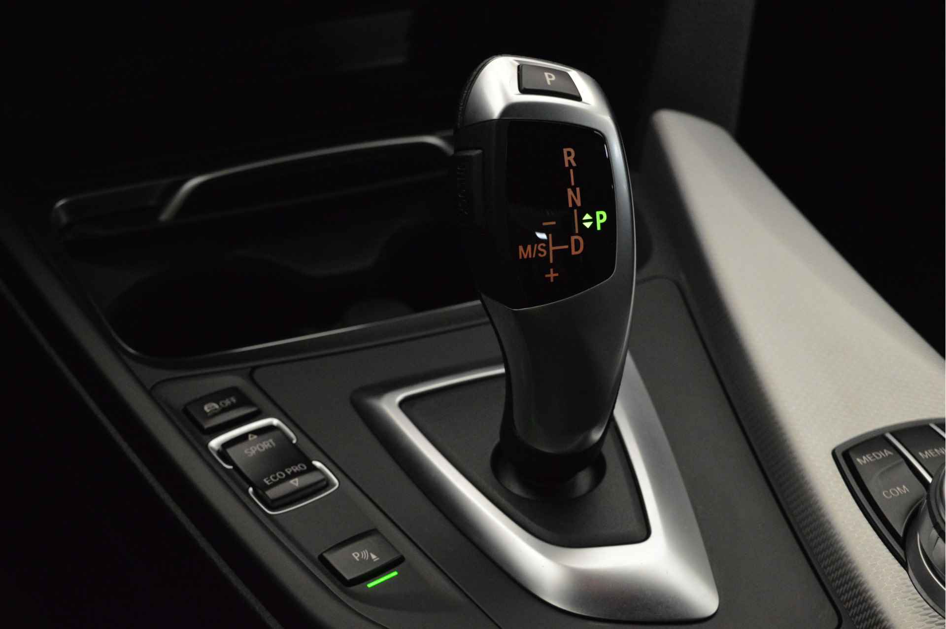 BMW 4 Serie Cabrio 420i High Executive M Sport Automaat / Achteruitrijcamera / Sportstoelen / Head-Up / Park Assistant / Comfort Access / Navigatie Professional - 24/26