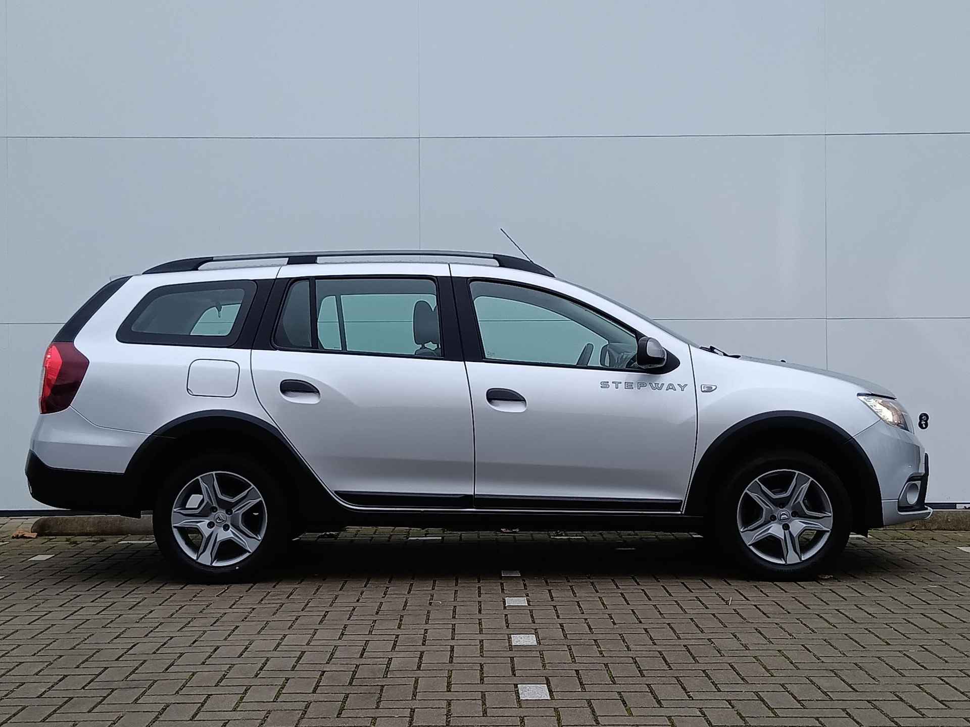 Dacia Logan MCV 0.9 TCe 90 Stepway Achteruitrijcamera / Navigatie - 13/36