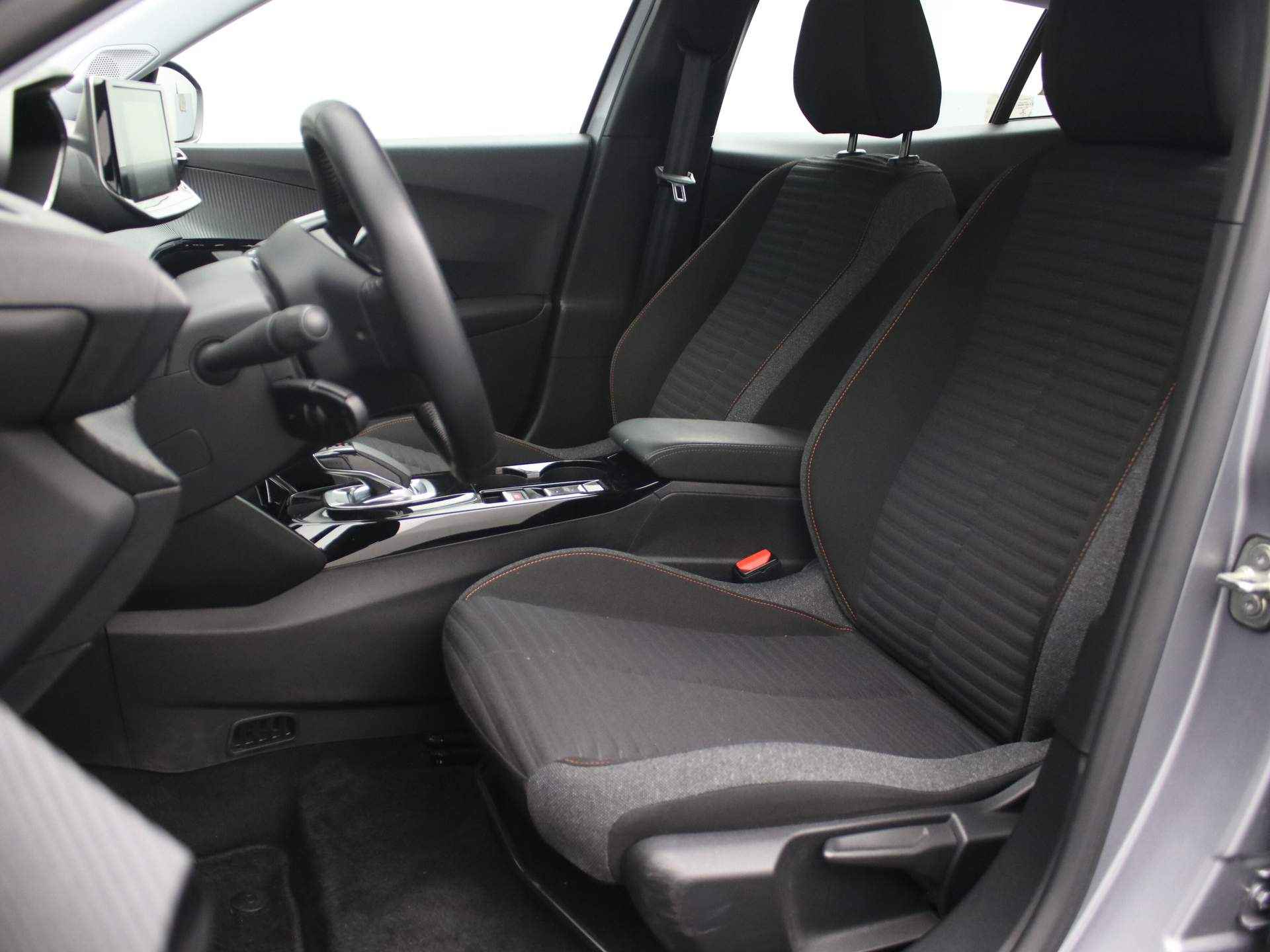 Peugeot 2008 EV Active Pack 50 kWh | Navigatie | Camera | Cruise | Clima | Bluetooth | Carplay | 16" Lichtmetaal 16" Lichtmetaal | LED | DAB - 9/35