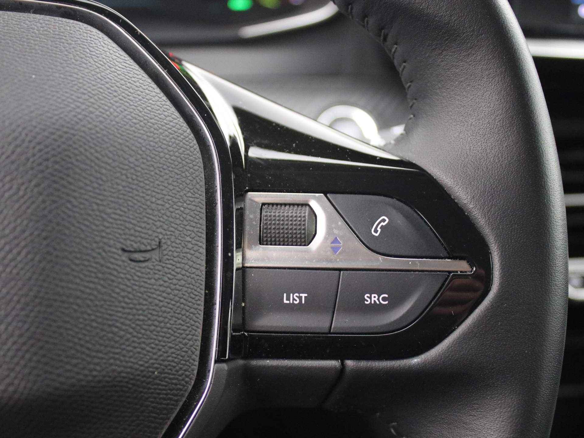 Peugeot 2008 EV Active Pack 50 kWh | Navigatie | Camera | Cruise | Clima | Bluetooth | Carplay | 16" Lichtmetaal 16" Lichtmetaal | LED | DAB - 18/35