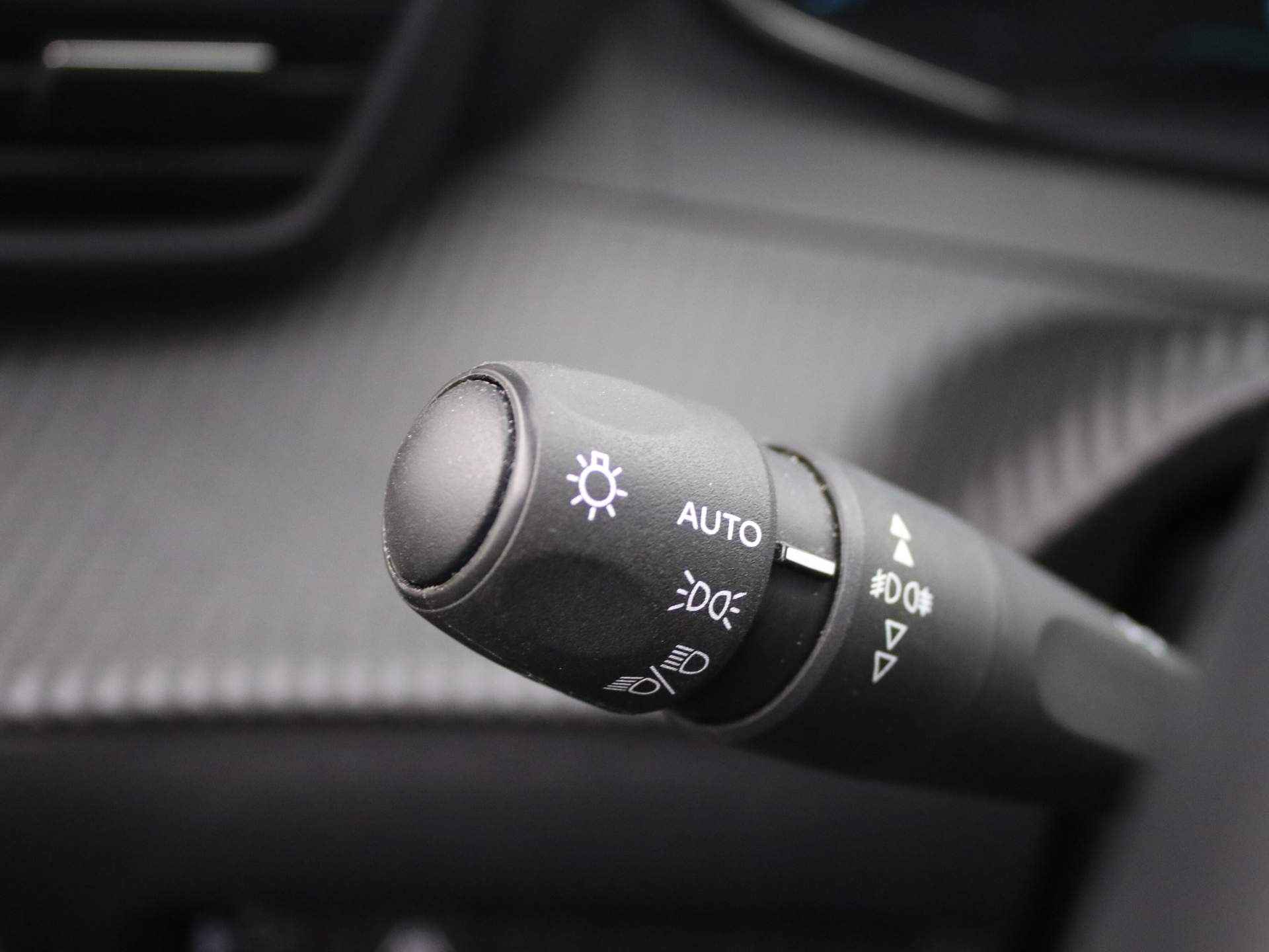 Peugeot 2008 EV Active Pack 50 kWh | Navigatie | Camera | Cruise | Clima | Bluetooth | Carplay | 16" Lichtmetaal 16" Lichtmetaal | LED | DAB - 29/35