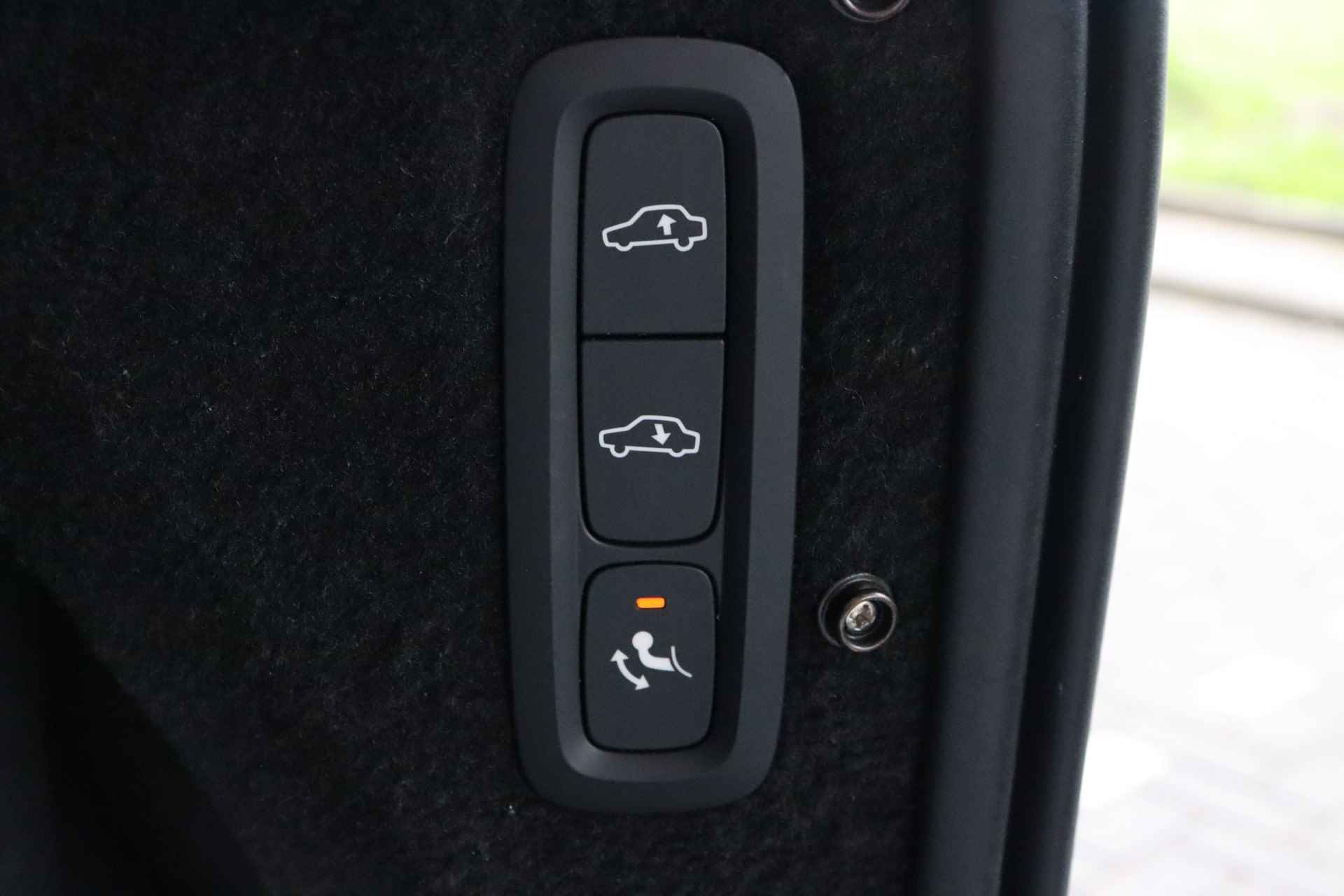 Volvo XC90 T8 AWD Recharge Inscription | Luchtvering | Trekhaak | 360° Camera | Harman Kardon | Head-Up Display | Stoel en Stuurwielverwarm - 16/83