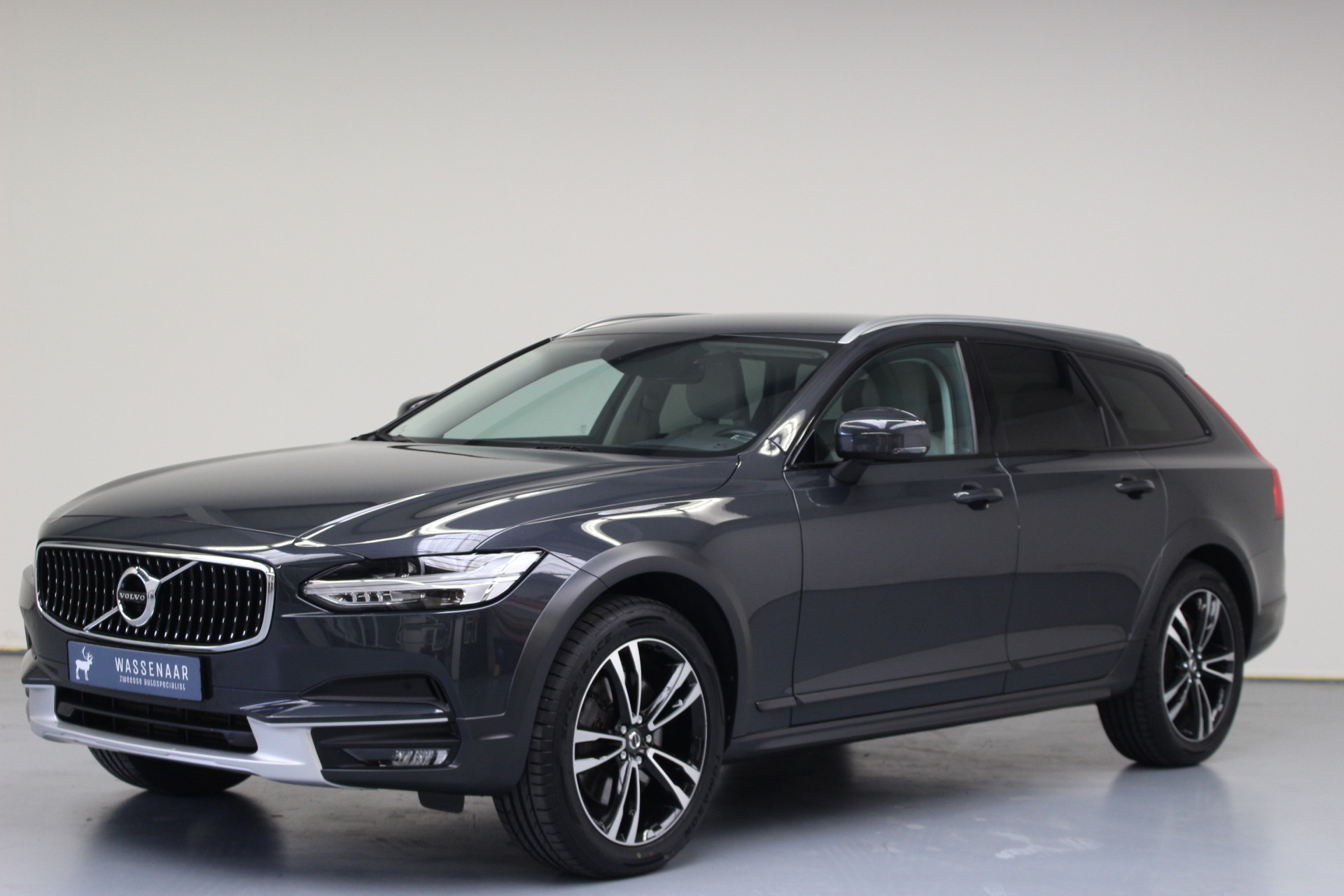 Volvo V90 Cross Country T5 AWD Plus | Rijklaarprijs | Leer | Trekhaak |