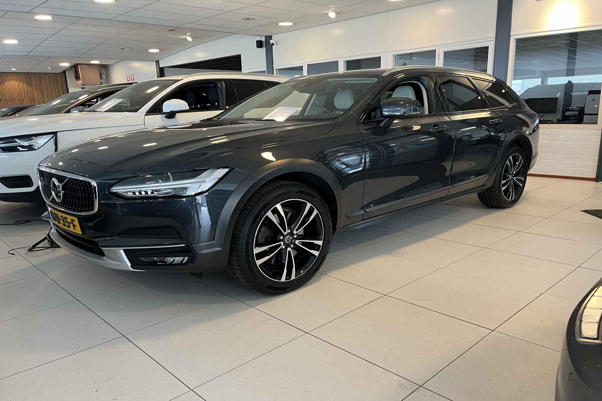 Volvo V90 Cross Country T5 AWD Plus | Rijklaarprijs | Leer | Trekhaak | - 48/50