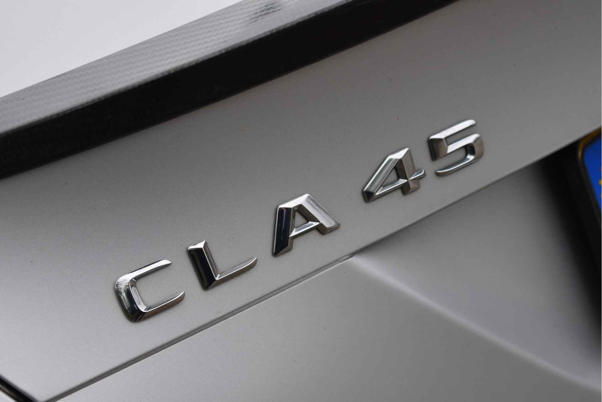 Mercedes-Benz CLA-Klasse 45 AMG 4MATIC 361 PK | NL-Ato | Matgrijs | Carbon | Open dak | Harman/Kardon | Camera | Elekt.stoel Memory | NAP - 30/68