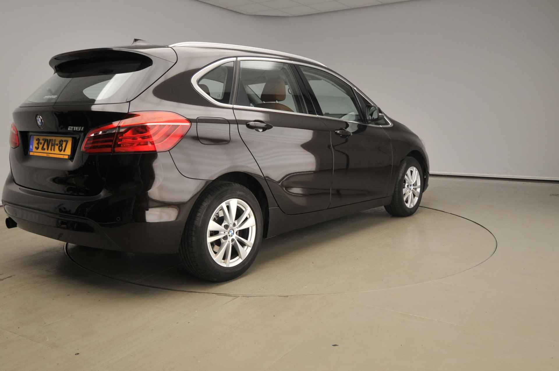 BMW 2-serie Active Tourer 218i Sport High Executive | Automaat | Trekhaak | Head Up | Leder | Parkeersensoren - 2/40