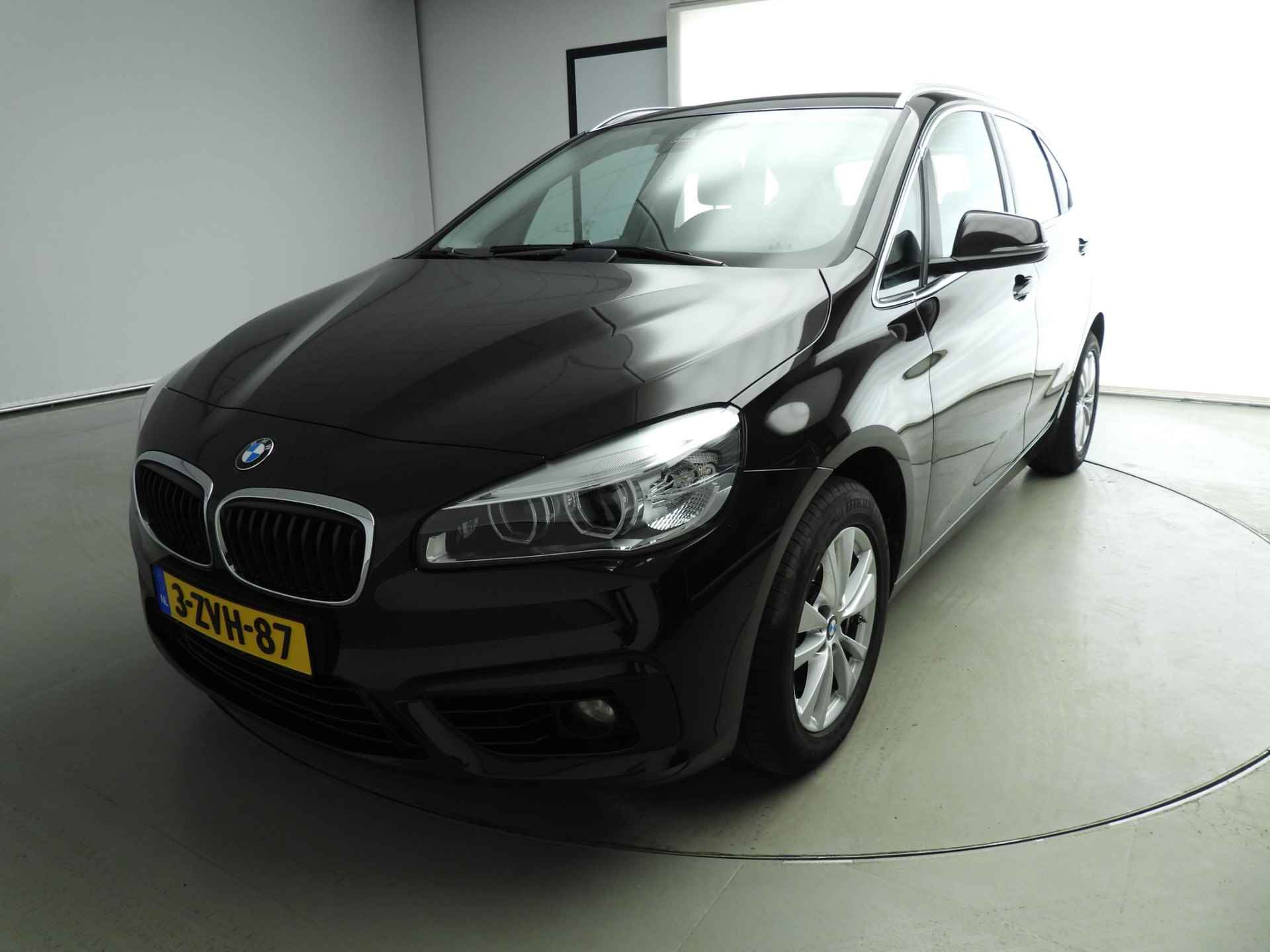 BMW 2-serie Active Tourer 218i Sport High Executive | Automaat | Trekhaak | Head Up | Leder | Parkeersensoren - 32/40