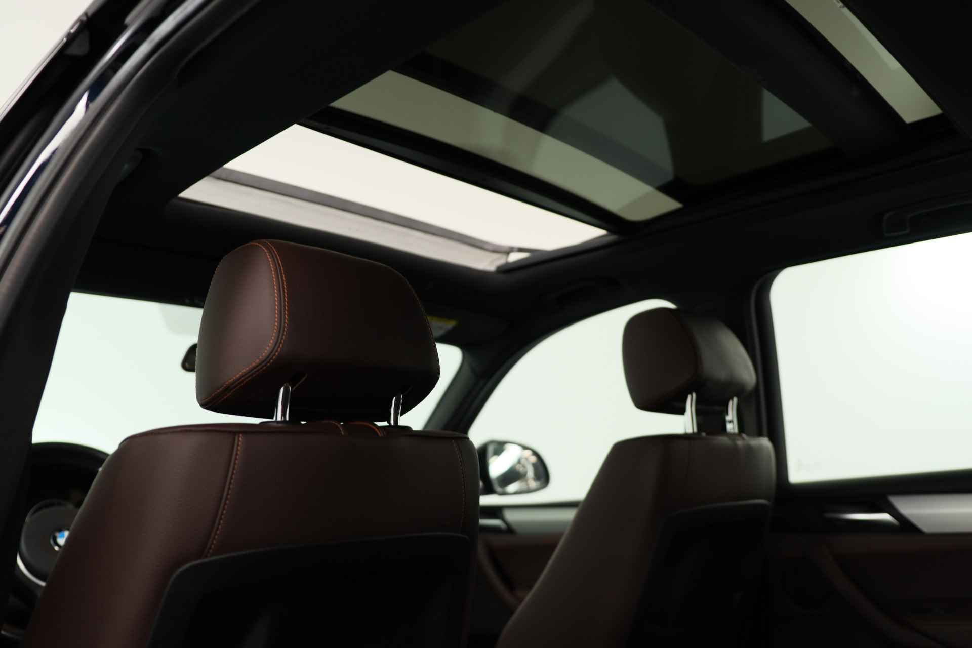 BMW X3 sDrive20i High Executive M Sport Edition | 1e Eigenaar! | Dealer Onderhouden! | LED | Comfort Stoelen | Leder | Pano | Clima | S - 15/38
