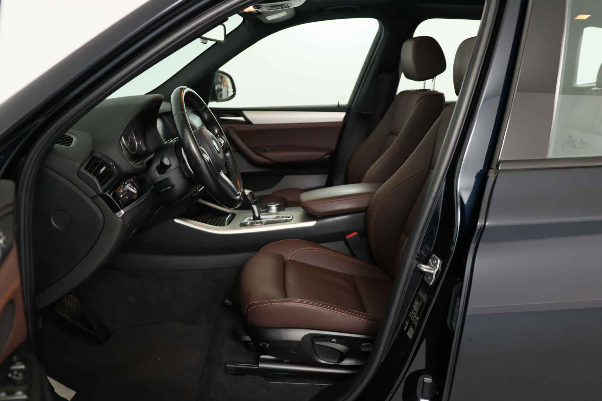 BMW X3 sDrive20i High Executive M Sport Edition | 1e Eigenaar! | Dealer Onderhouden! | LED | Comfort Stoelen | Leder | Pano | Clima | S - 30/38
