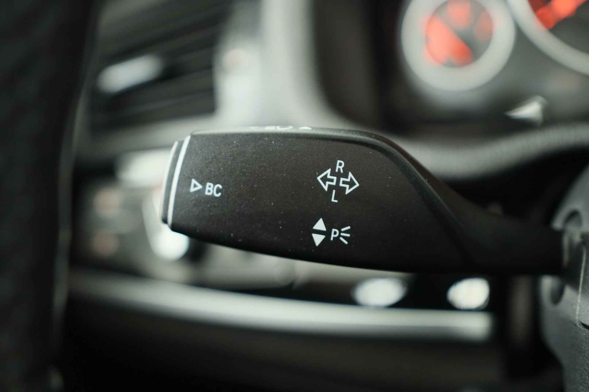 BMW X3 sDrive20i High Executive M Sport Edition | 1e Eigenaar! | Dealer Onderhouden! | LED | Comfort Stoelen | Leder | Pano | Clima | S - 33/38