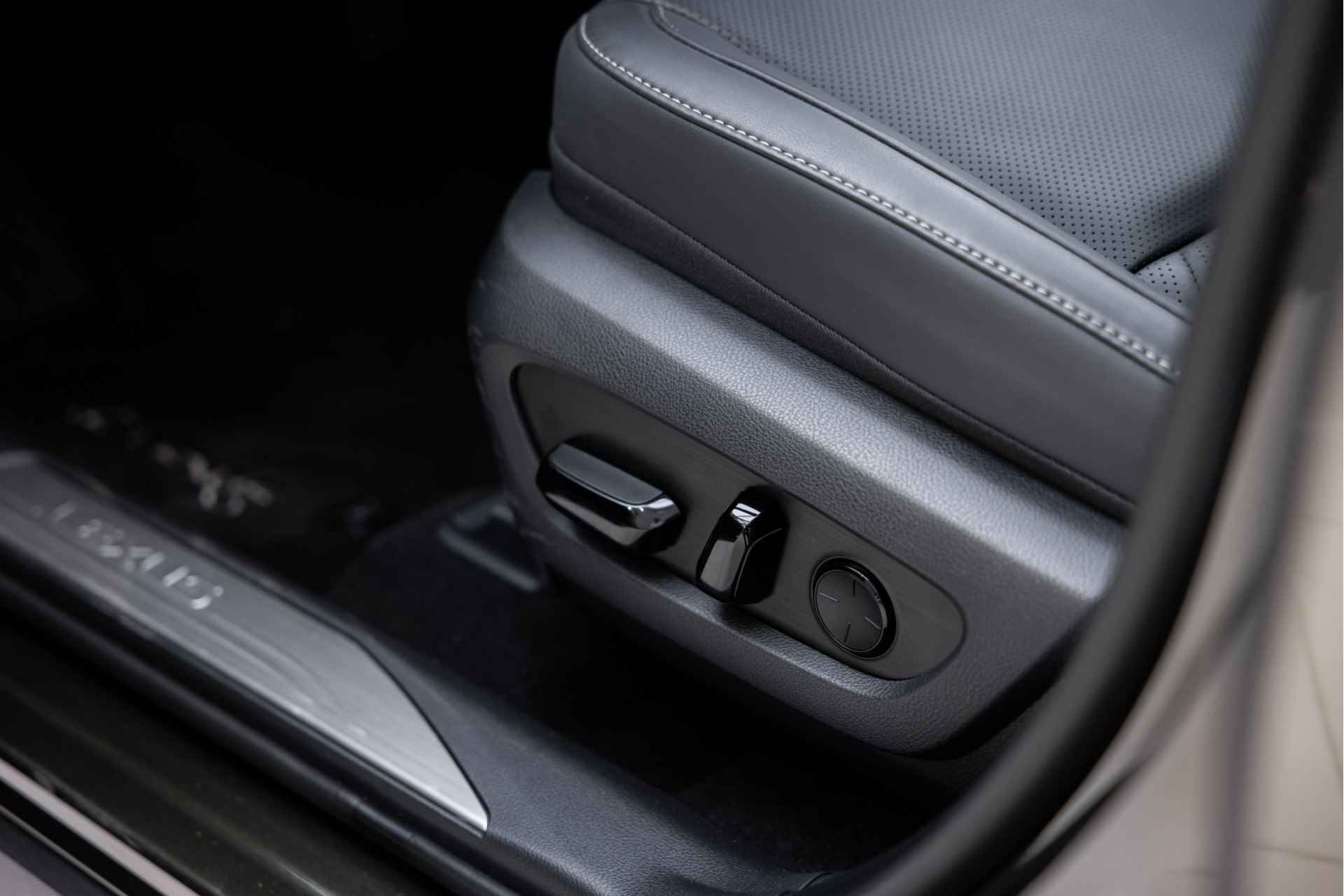 Lexus NX 350h AWD Executive Line | 4x4 | Achteruitrijcamera | Climate Control | Parkeersensoren | - 11/56