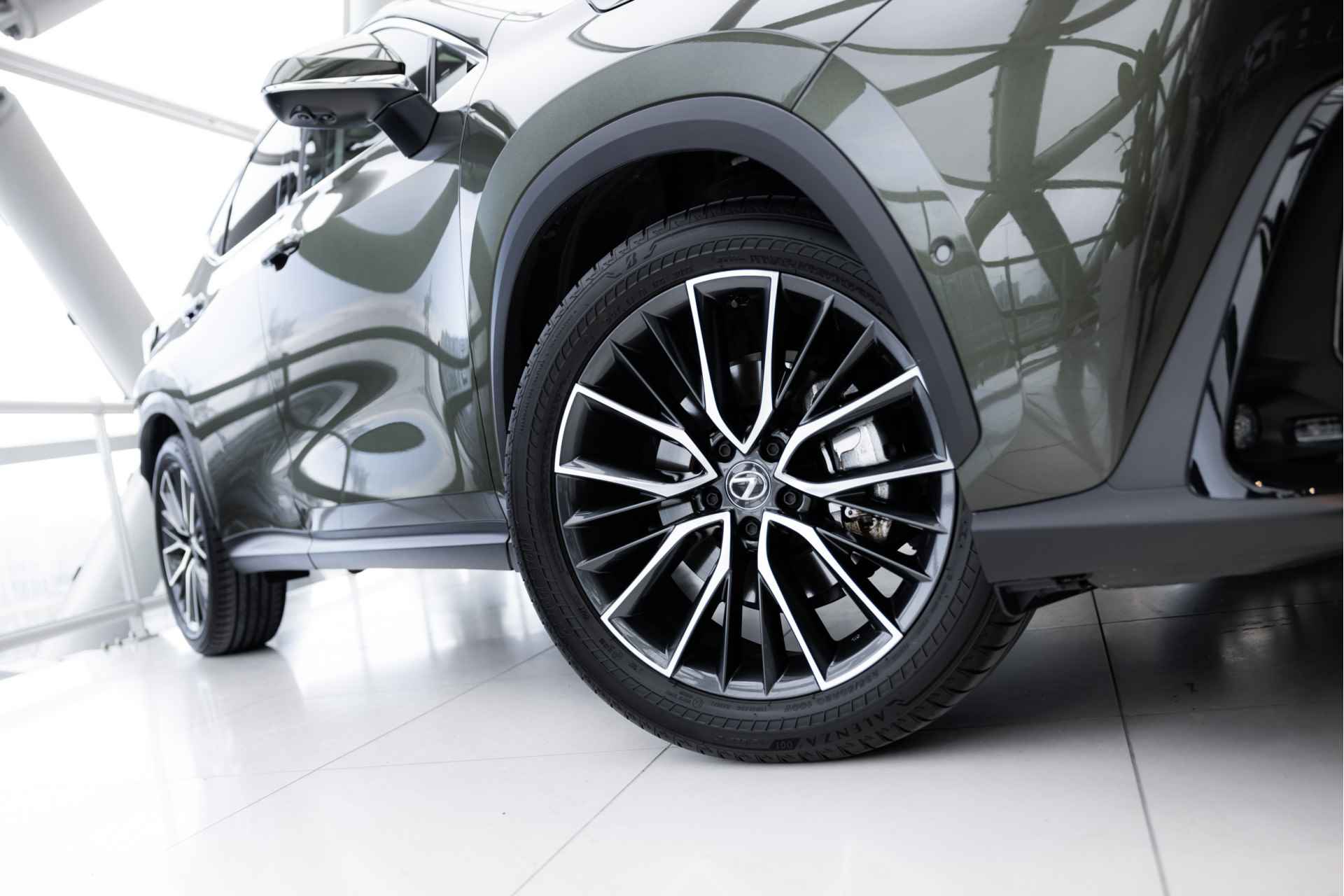 Lexus NX 350h AWD Executive Line | 4x4 | Achteruitrijcamera | Climate Control | Parkeersensoren | - 45/56