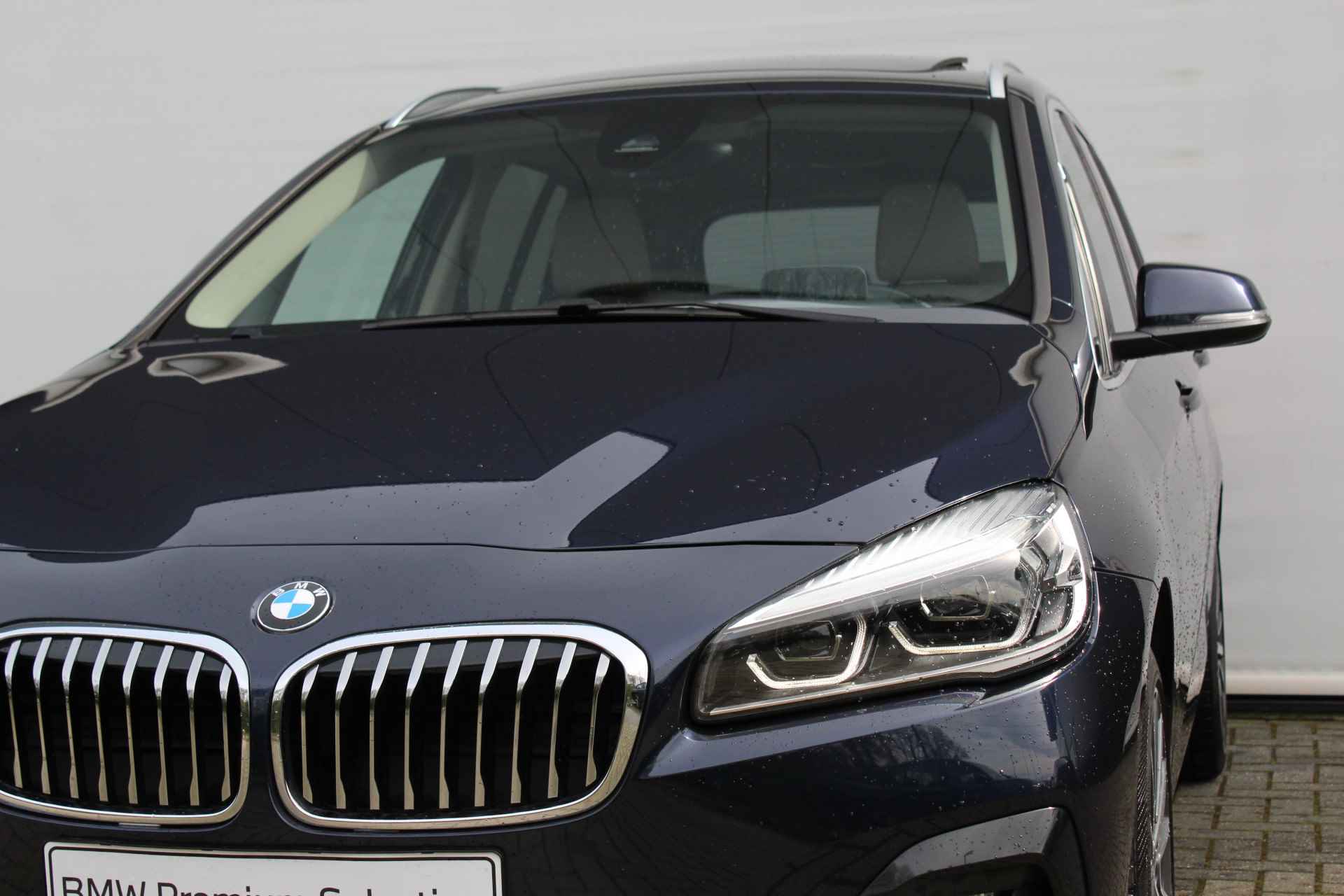 BMW 2 Serie Gran Tourer 218i 7p. High Executive Luxury Line Automaat / Panoramadak / Sportstoelen / Stoelverwarming / LED / Achteruitrijcamera / Park Assistant / Head-Up / Cruise Control - 16/28