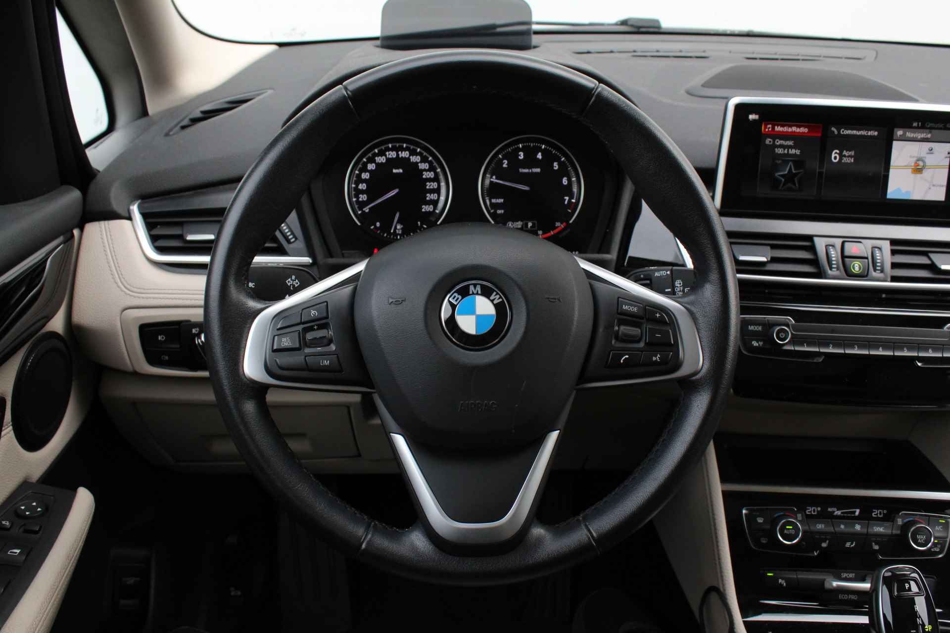 BMW 2 Serie Gran Tourer 218i 7p. High Executive Luxury Line Automaat / Panoramadak / Sportstoelen / Stoelverwarming / LED / Achteruitrijcamera / Park Assistant / Head-Up / Cruise Control - 25/28