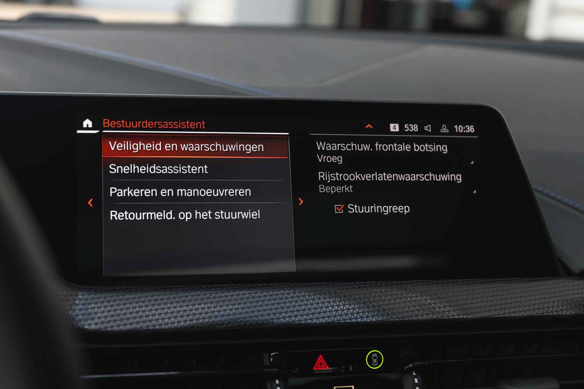 BMW 1-serie 118i High Executive M Sport Automaat / Panoramadak / Sportstoelen / Adaptieve LED / Parking Assistant / M Sportonderstel / Live Cockpit Professional - 22/29