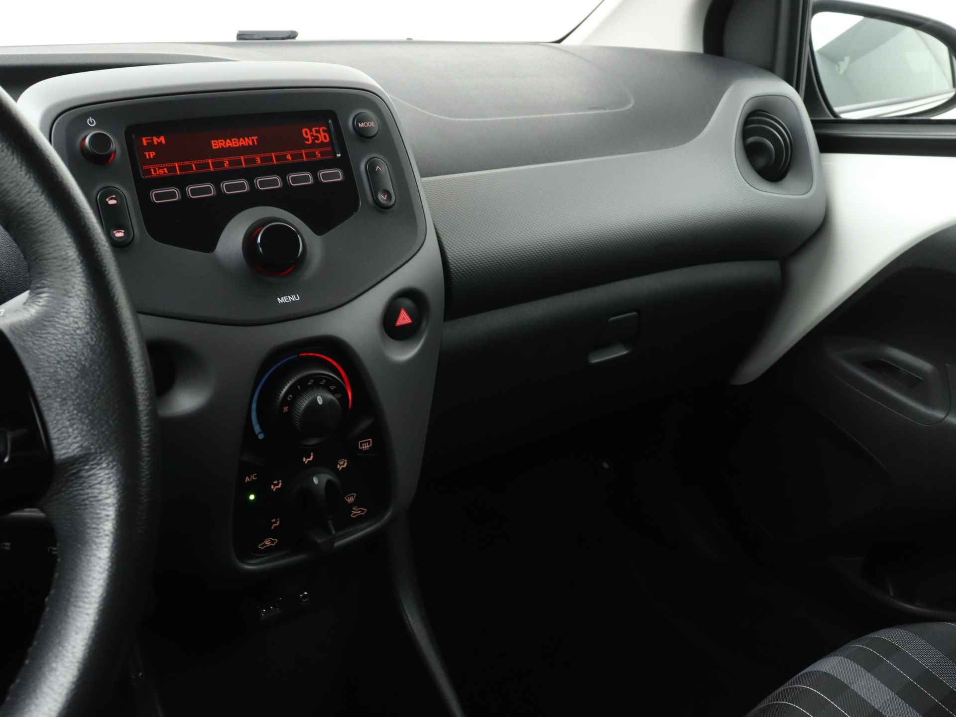 Peugeot 108 1.0 e-VTi Active | Airco | Bluetooth met streaming | Elektr. raam-en spiegelbed. | - 8/40