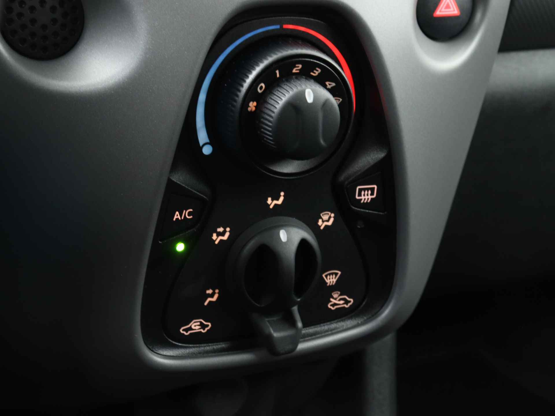 Peugeot 108 1.0 e-VTi Active | Airco | Bluetooth met streaming | Elektr. raam-en spiegelbed. | - 11/40