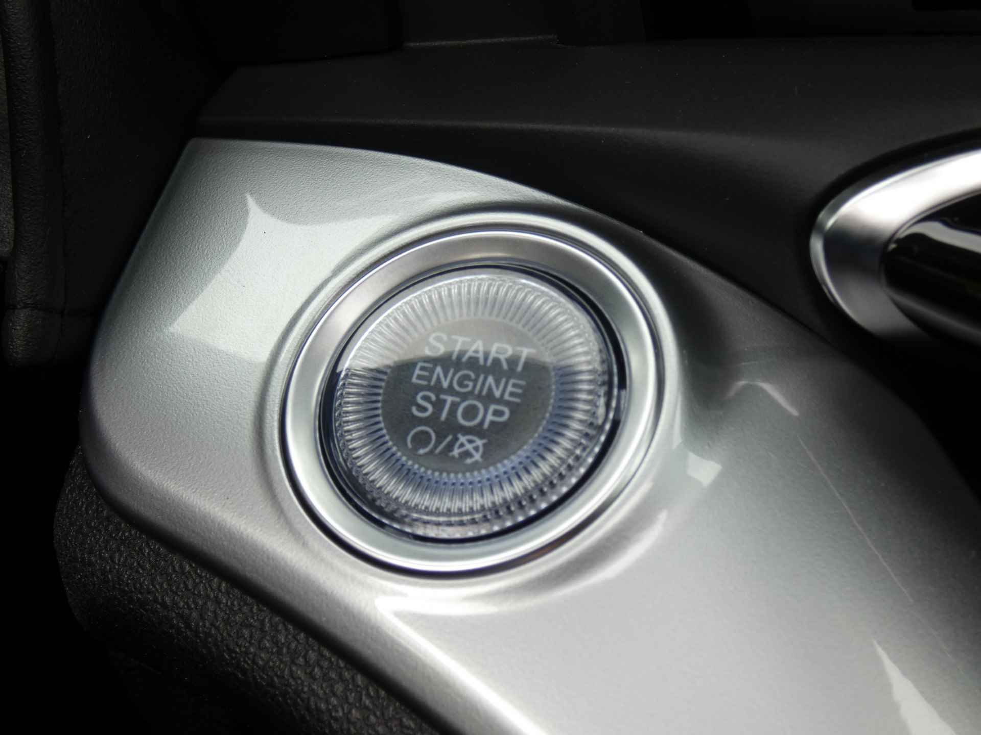 Fiat 500E C Icon 42 kWh ! € 8.072,- VOORDEEL! | PACK COMFORT & 17INCH & NAVIGATIE ! - 26/37