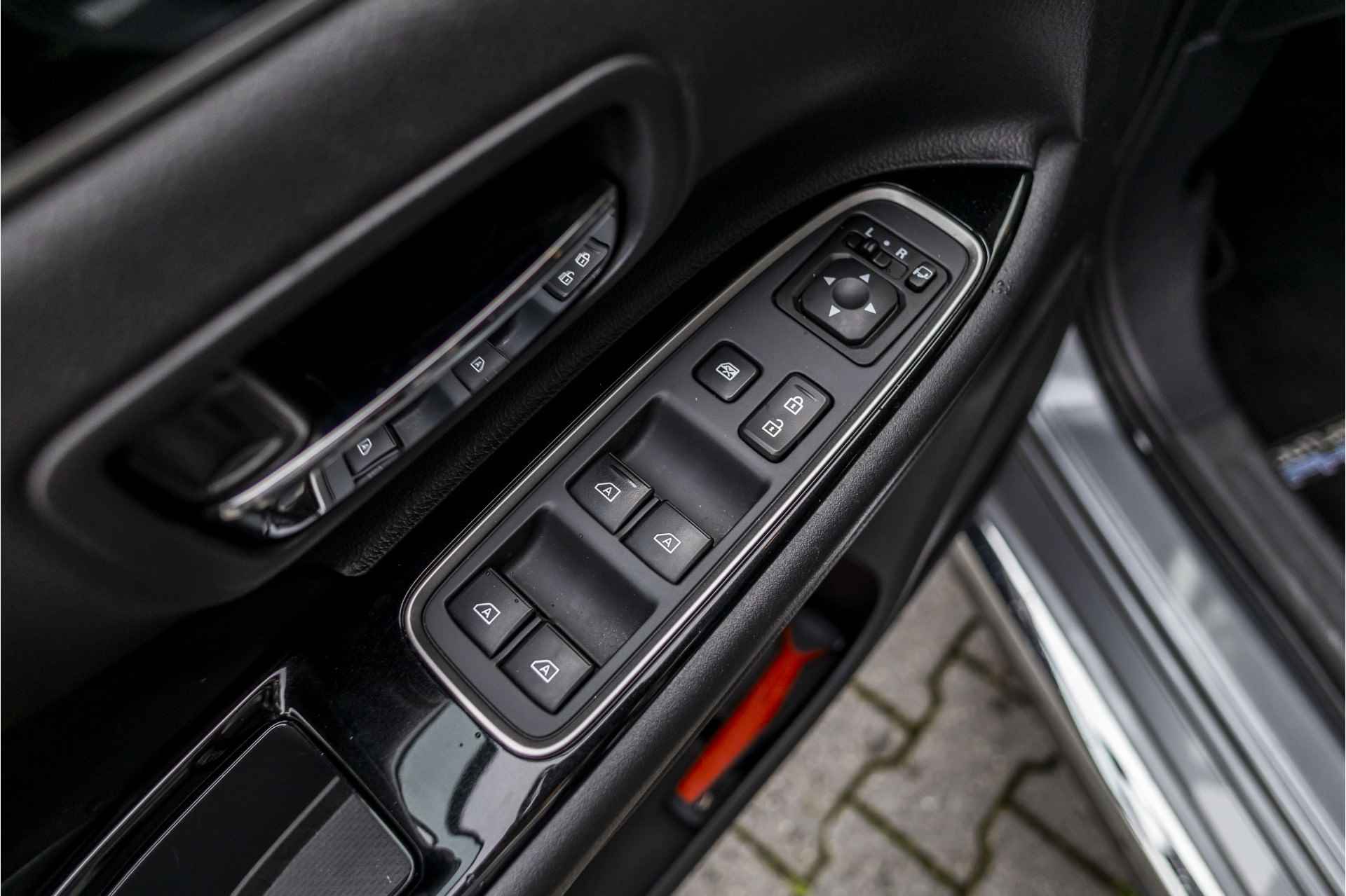 Mitsubishi Outlander 2.4 PHEV Intense | CAM | Carplay | Eerste eig. | NL Auto | Keyless | 18" | Stoelverw. | LED | - 22/36