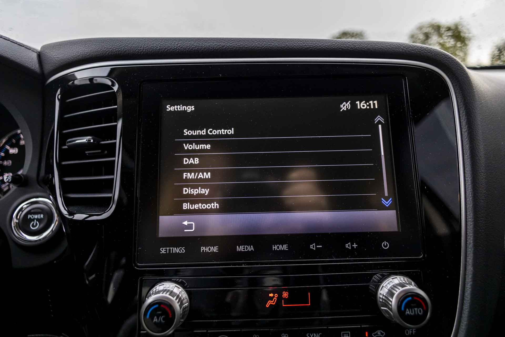 Mitsubishi Outlander 2.4 PHEV Intense | CAM | Carplay | Eerste eig. | NL Auto | Keyless | 18" | Stoelverw. | LED | - 26/36