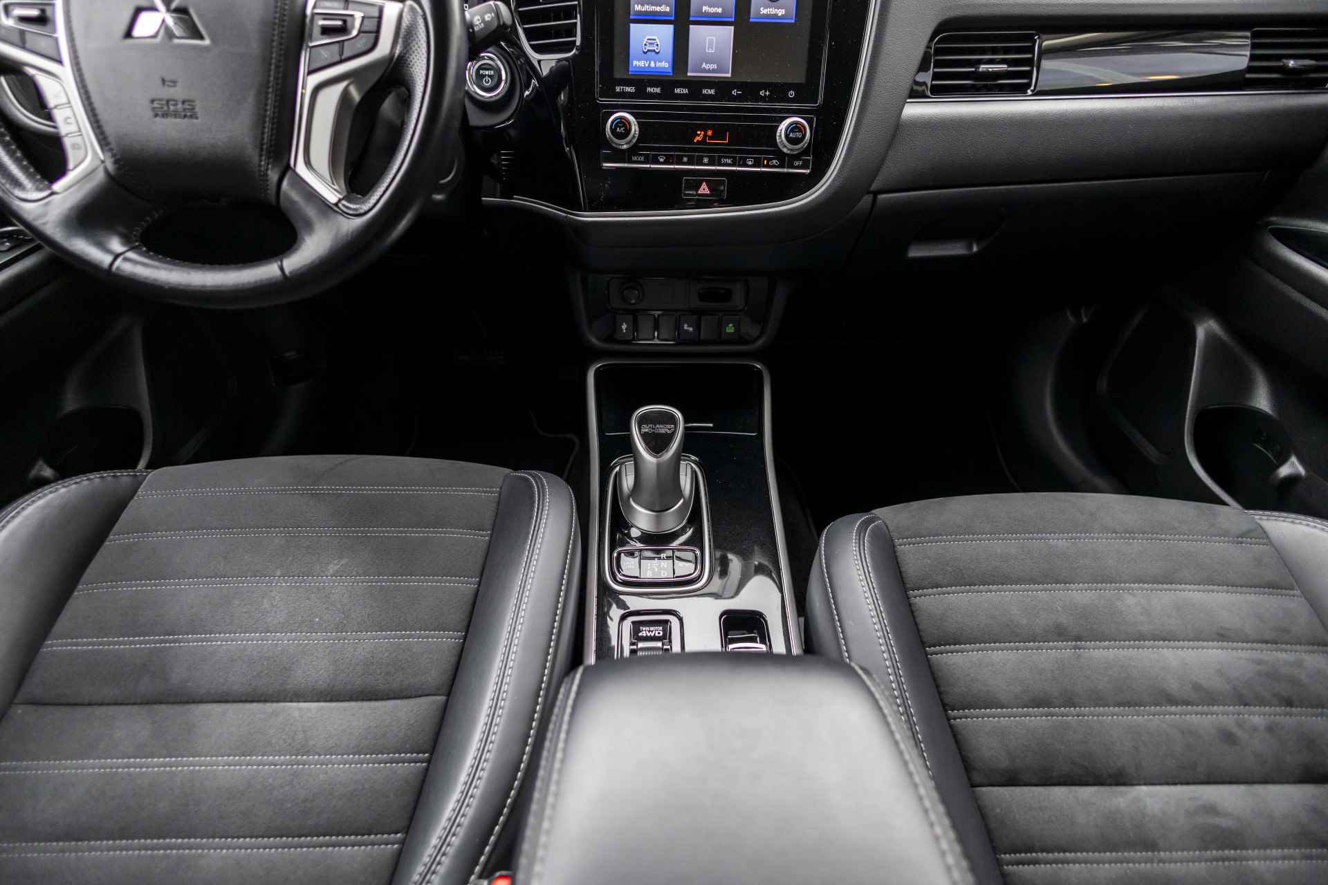 Mitsubishi Outlander 2.4 PHEV Intense | CAM | Carplay | Eerste eig. | NL Auto | Keyless | 18" | Stoelverw. | LED | - 29/36