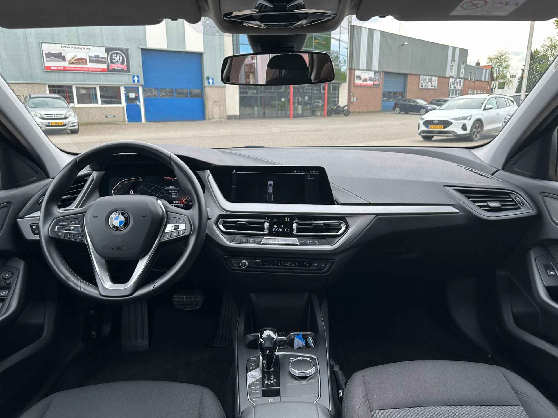 BMW 1-serie 118i Executive Edition NL-Auto 1e eigenaar / Apple/Android Carplay / Parkeersensoren v+a / Navi / Cruise control / Led koplampen - 8/22