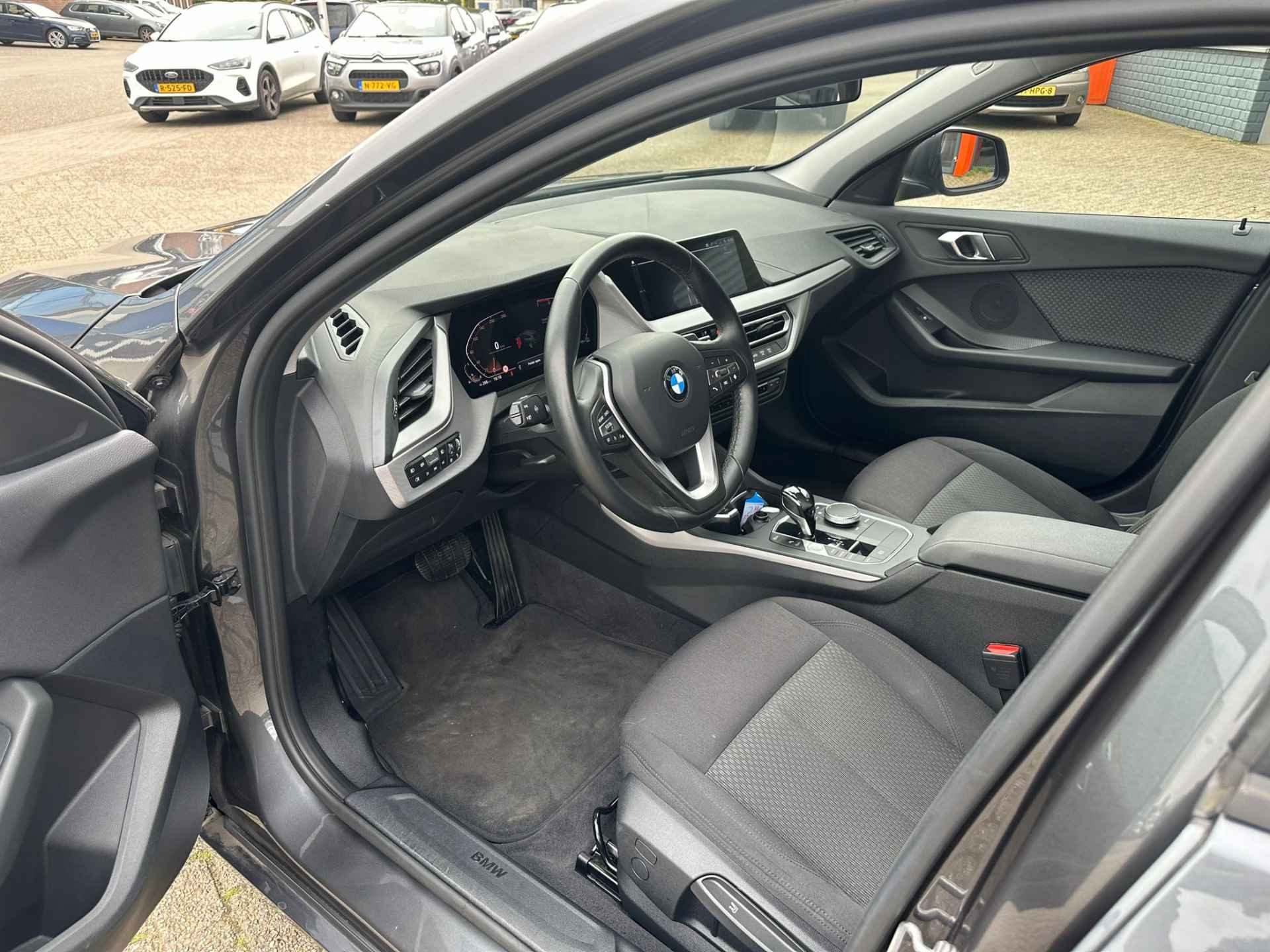 BMW 1-serie 118i Executive Edition NL-Auto 1e eigenaar / Apple/Android Carplay / Parkeersensoren v+a / Navi / Cruise control / Led koplampen - 16/22