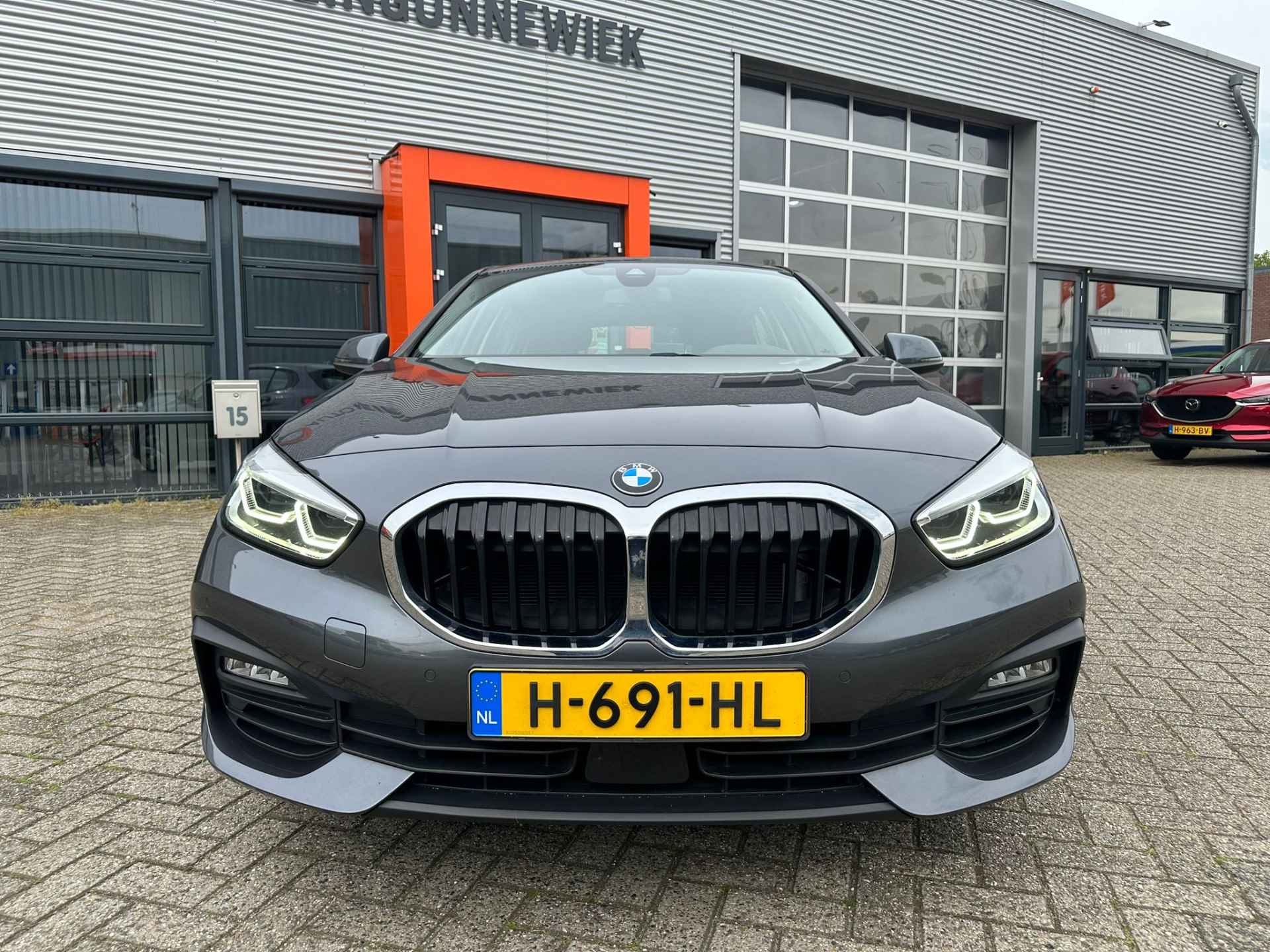 BMW 1-serie 118i Executive Edition NL-Auto 1e eigenaar / Apple/Android Carplay / Parkeersensoren v+a / Navi / Cruise control / Led koplampen - 17/22