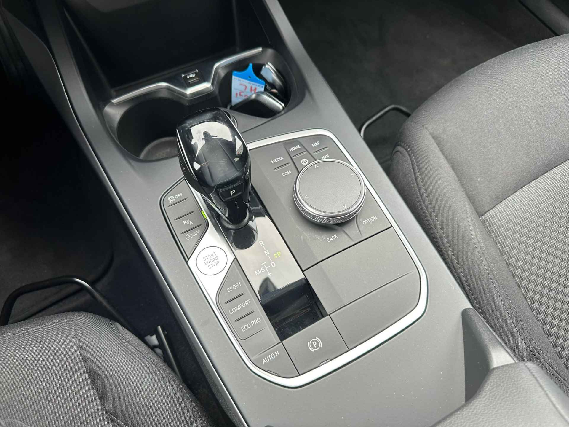 BMW 1-serie 118i Executive Edition NL-Auto 1e eigenaar / Apple/Android Carplay / Parkeersensoren v+a / Navi / Cruise control / Led koplampen - 18/22