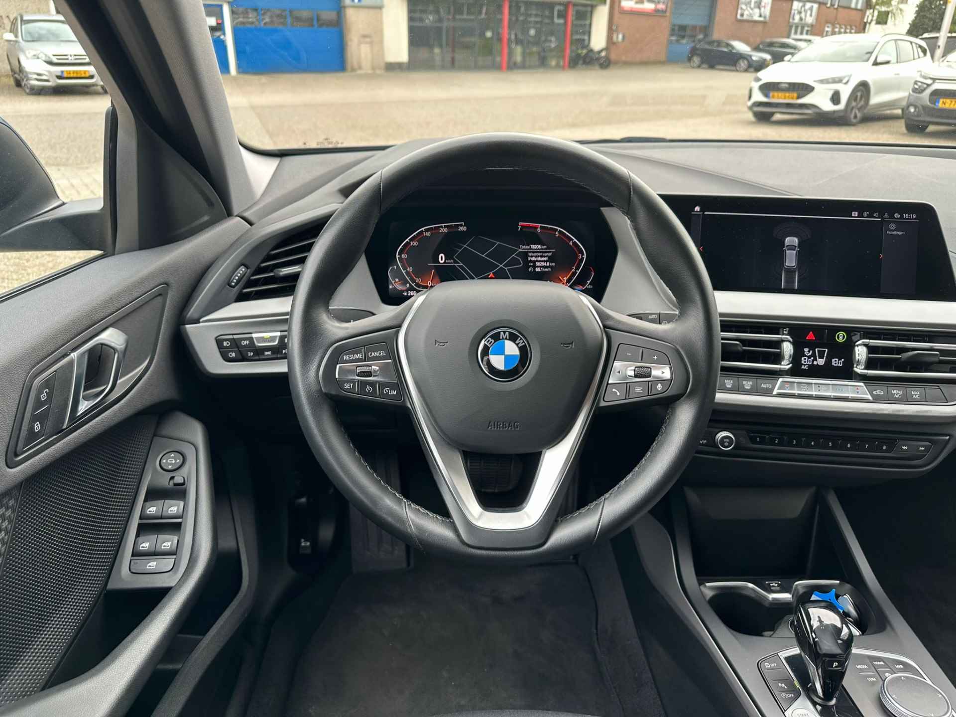 BMW 1-serie 118i Executive Edition NL-Auto 1e eigenaar / Apple/Android Carplay / Parkeersensoren v+a / Navi / Cruise control / Led koplampen - 19/22