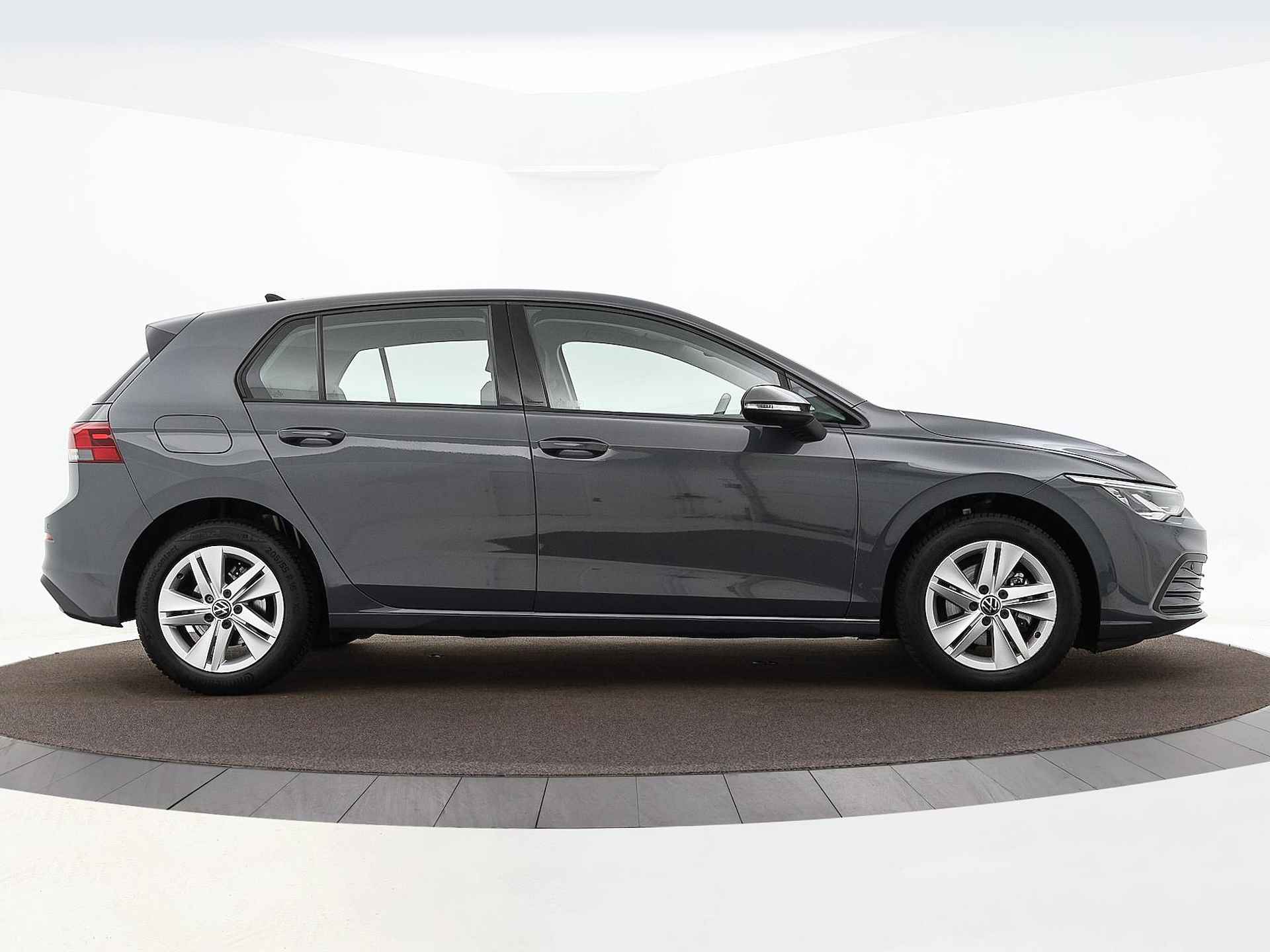 Volkswagen Golf 1.0 TSI 110pk Life | Apple Car Play | Navigatie | ACC | P-Sensoren | 16"Velgen | Sfeerverlichting | Verkeersbordenherkenning | Garantie t/m 28-09-2024 of 100.000km - 6/34