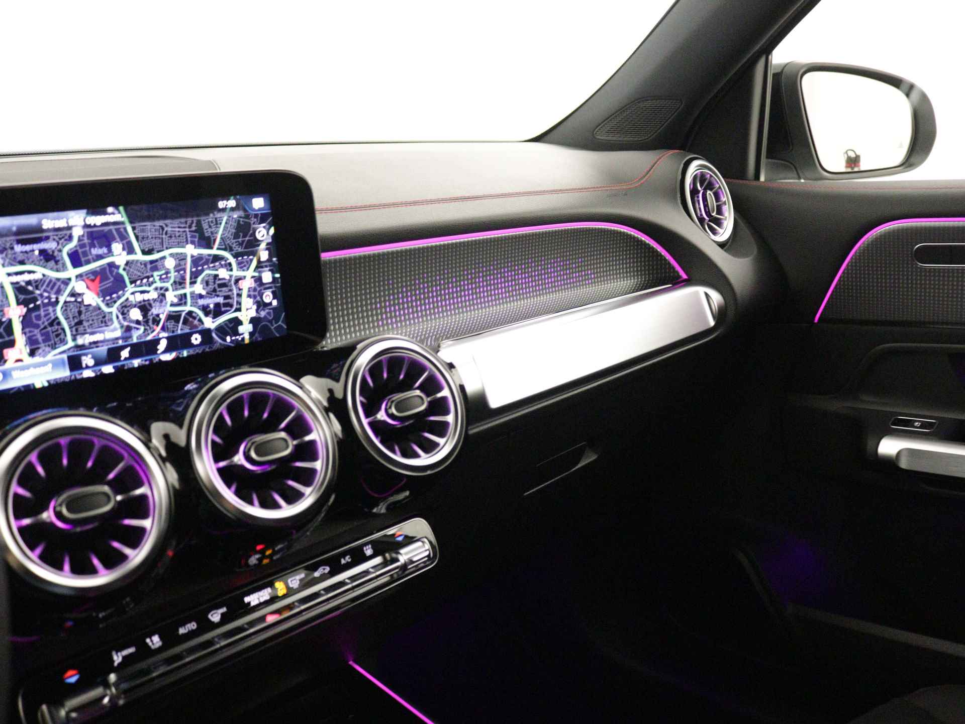 Mercedes-Benz EQB 250+ Business Edition 71 kWh | AMG Line | Business Plus pakket | Nightpakket | KEYLESS-GO comfort pakket | Dodehoekassistent | EASY PACK achterklep |  Parkeerpakket met 360°-camera | - 8/43