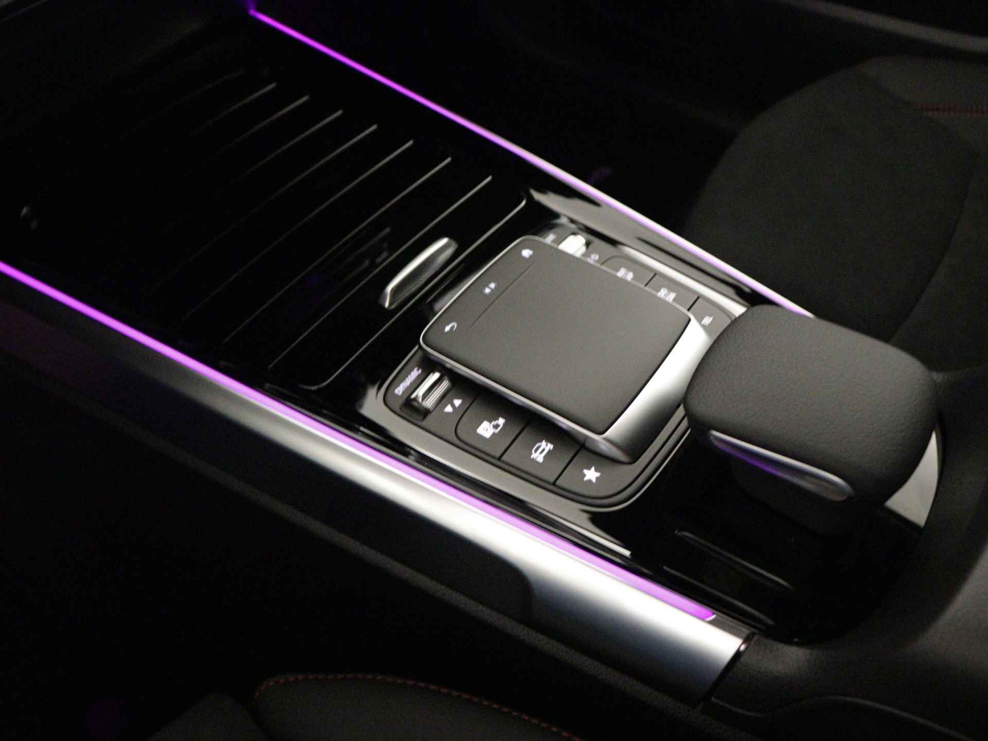 Mercedes-Benz EQB 250+ Business Edition 71 kWh | AMG Line | Business Plus pakket | Nightpakket | KEYLESS-GO comfort pakket | Dodehoekassistent | EASY PACK achterklep |  Parkeerpakket met 360°-camera | - 13/43