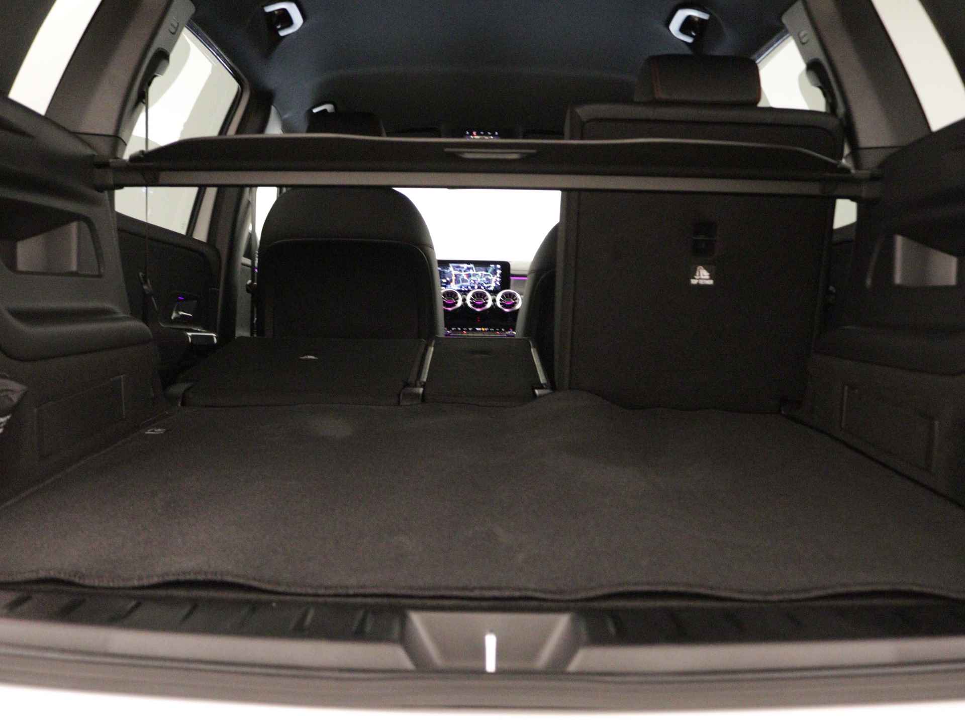 Mercedes-Benz EQB 250+ Business Edition 71 kWh | AMG Line | Business Plus pakket | Nightpakket | KEYLESS-GO comfort pakket | Dodehoekassistent | EASY PACK achterklep |  Parkeerpakket met 360°-camera | - 38/43